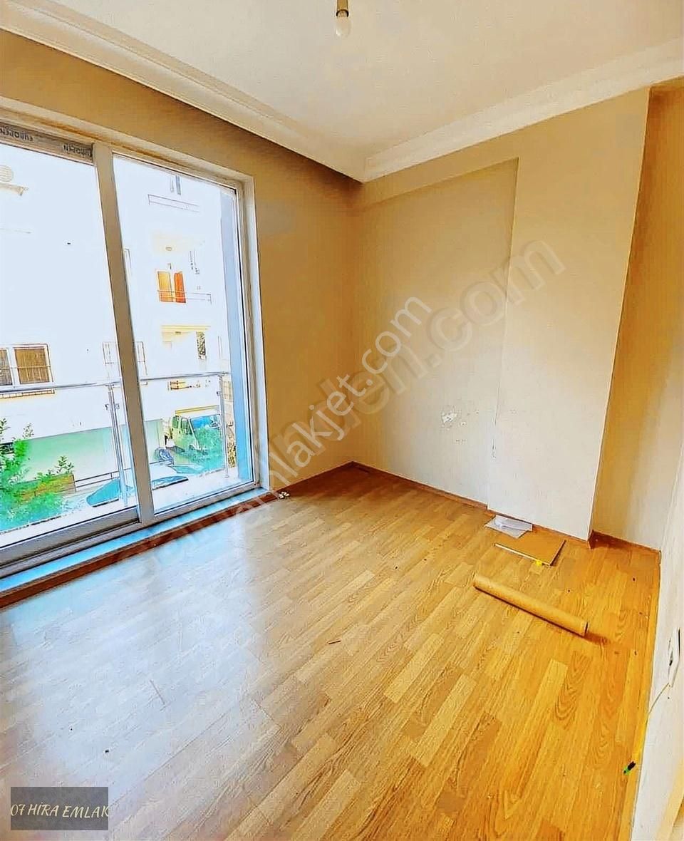 Şafakta Katta Asansörlü Satılık 2+1 Daire