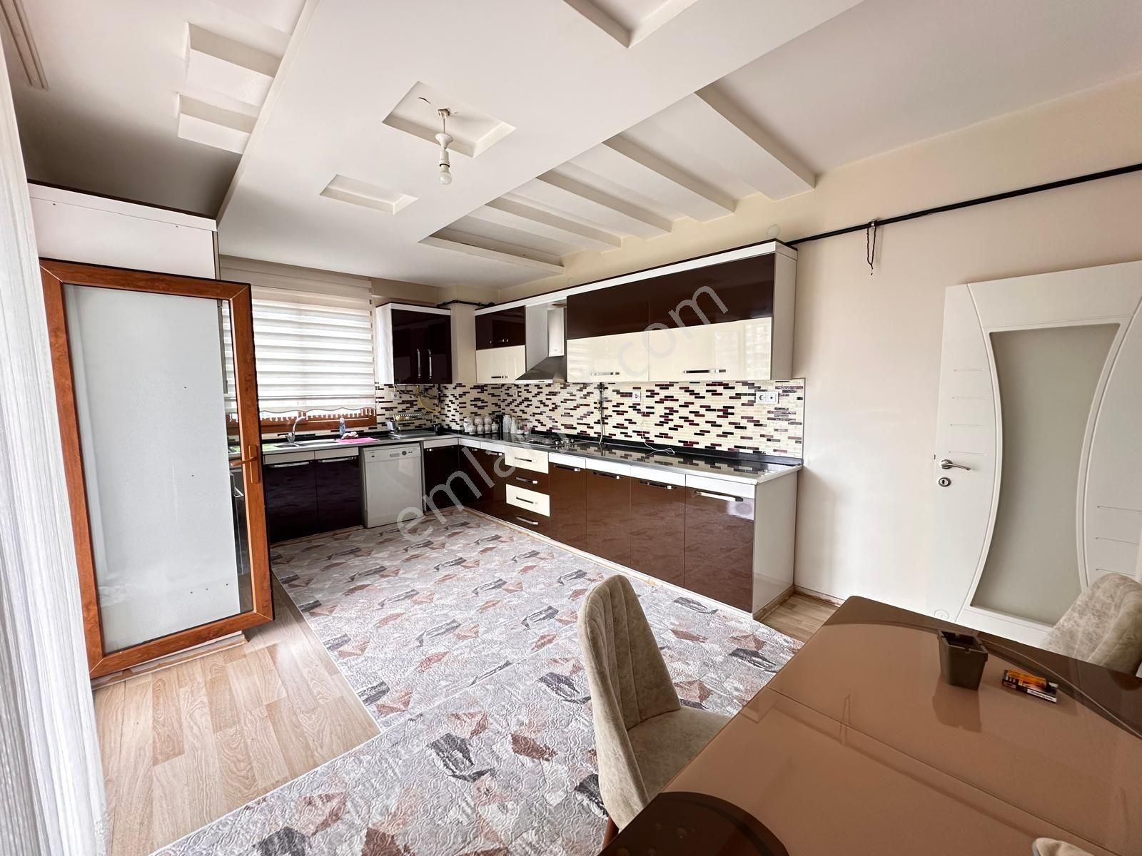 Lunapark Karşısı, Shell Arkası, 4. Kat 200 M² 4+1 Geniş Daire!