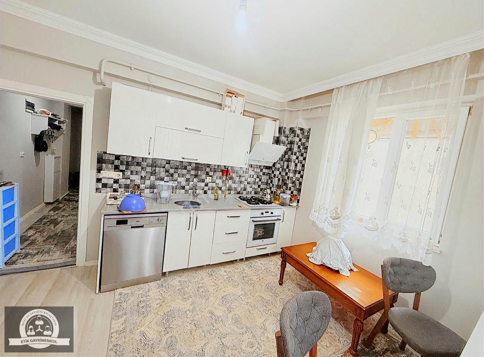 Merkezi Konumda Kiracılı Satılık Daire