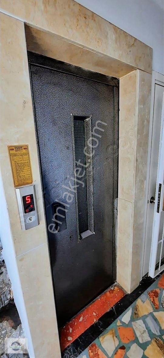 Metro Ve Bakırköy Adliyesine Yakın 3+1 Asansörlü Kiralık İş Yeri