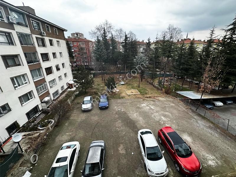 Etlik Kıvrımlı Caddesin'de 1 Kat 3+1 Oturuma Hazır Satılık Daire