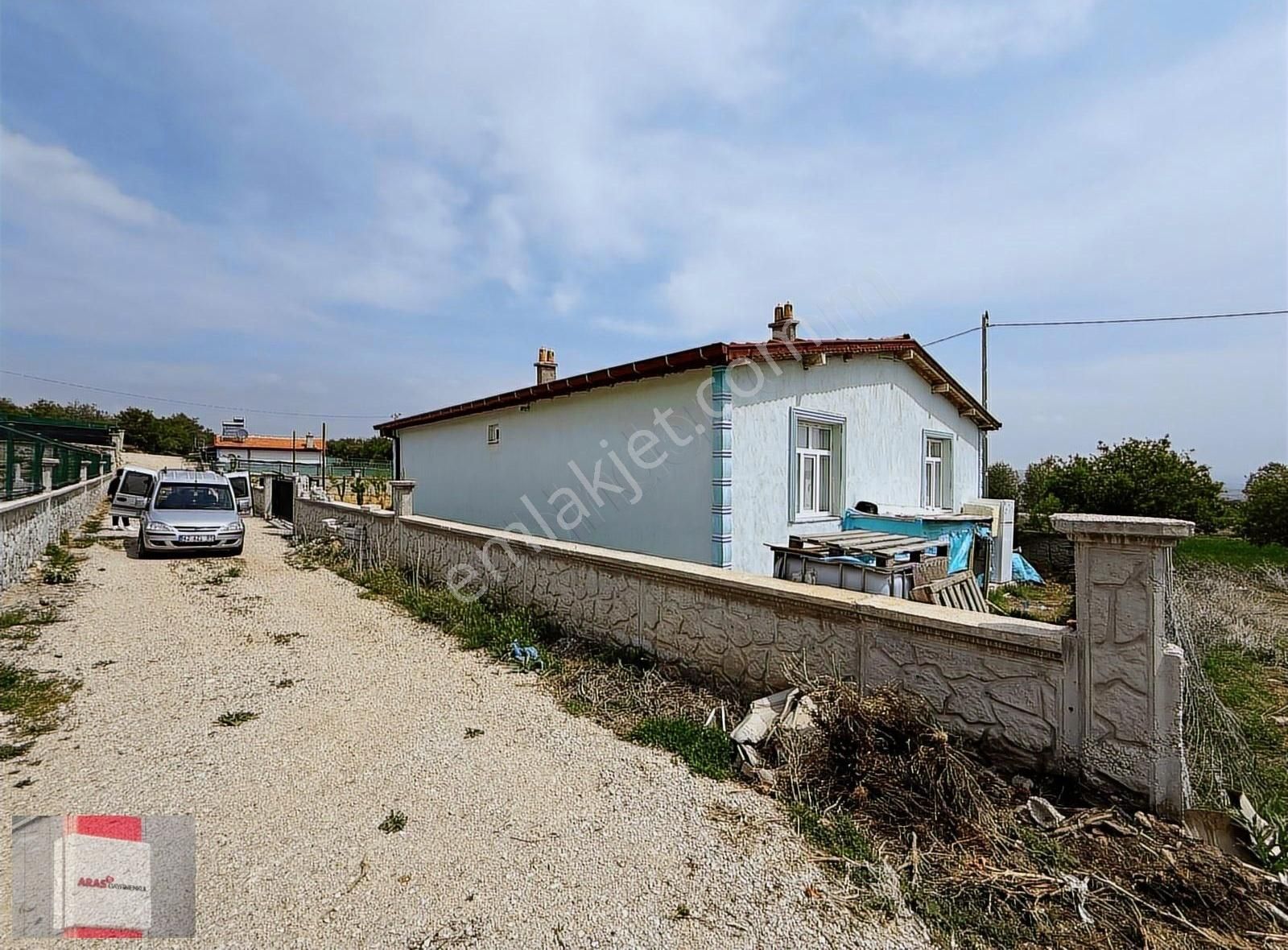 Bayat Mahallesinde Konya Manzaralı 1+1 Evi Elektrik Ve Suyu Olan - Görsel 3