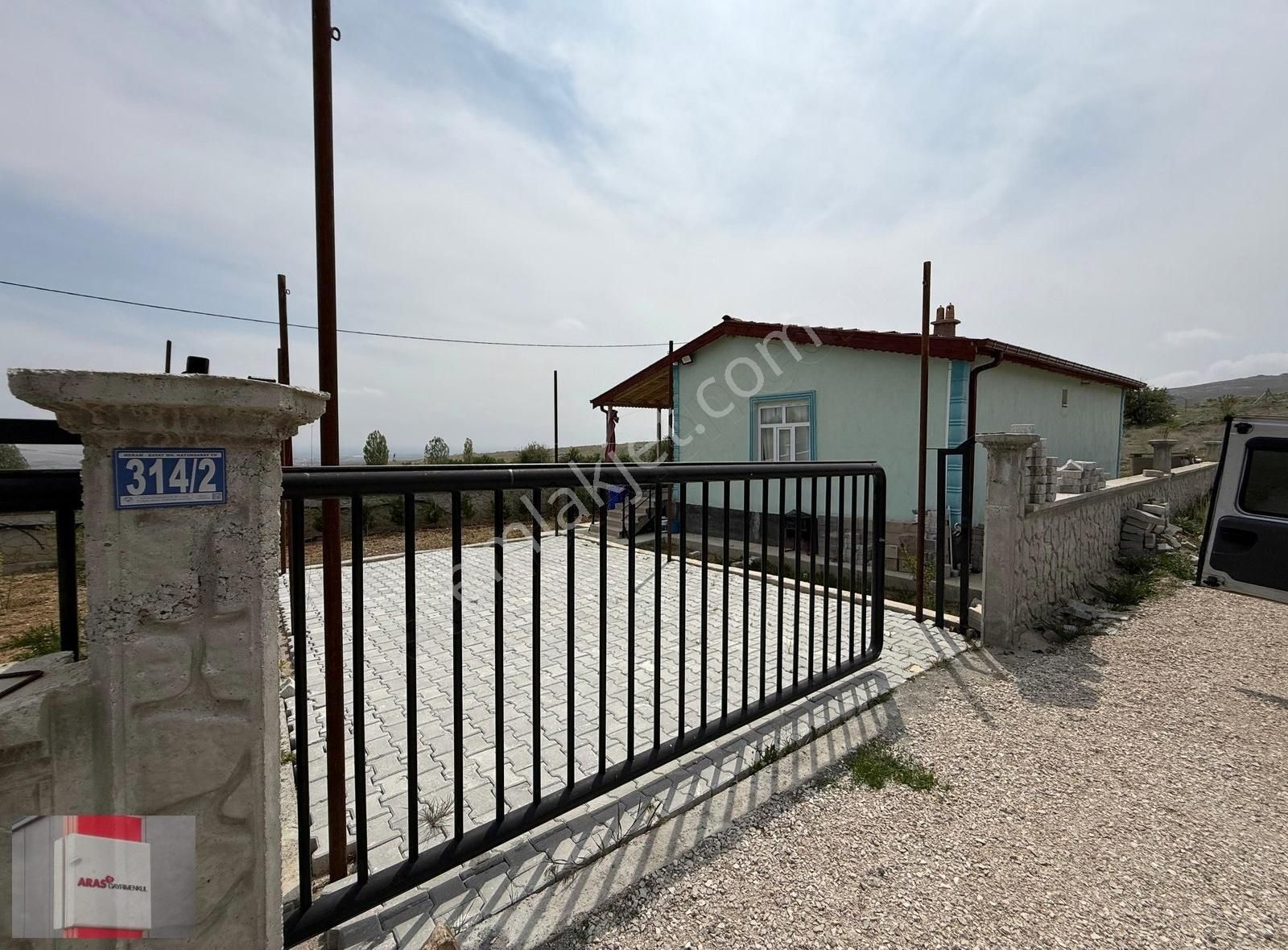 Bayat Mahallesinde Konya Manzaralı 1+1 Evi Elektrik Ve Suyu Olan - Görsel 12