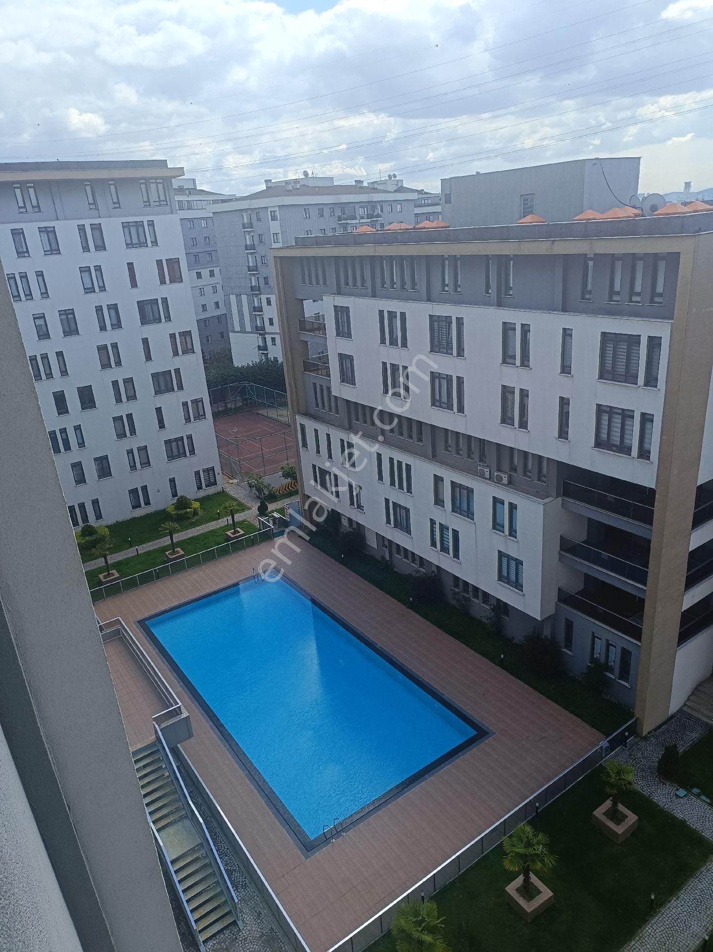 City Lefe Kurtköy Satılık 1+1 Ara Kat Daire Temmuzda Boşalacak