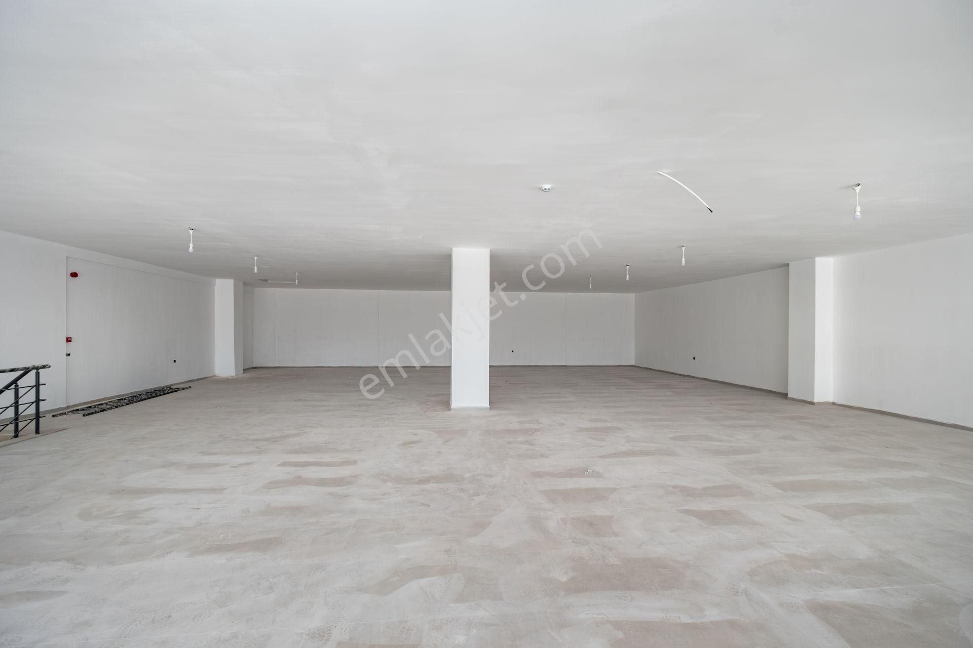 Kurumsala Kiralık Sanayi Sitesinde 1000 M² Dükkan