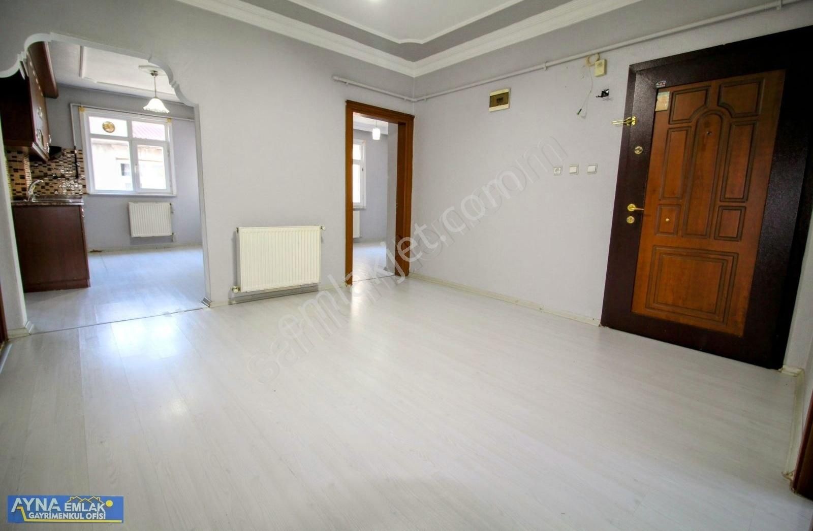 M.akif Mah Aile Binasında Kiralık 4+1+ Çift Balkonlu Temiz Daire