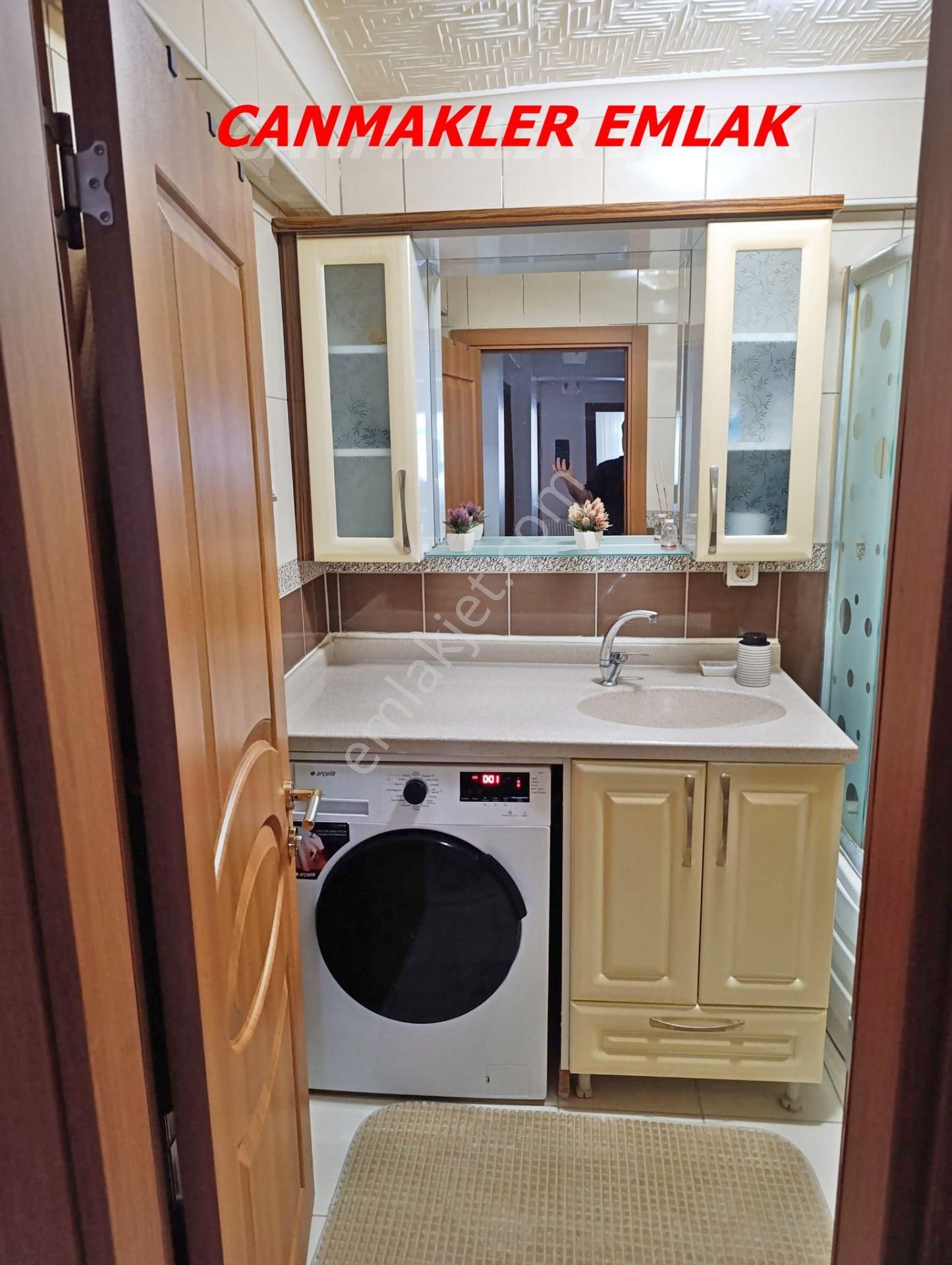 Ankara Yenimahalle Demetgül Asansörlü Yapılı Bağımsız Salon 3+1 Otoparklı