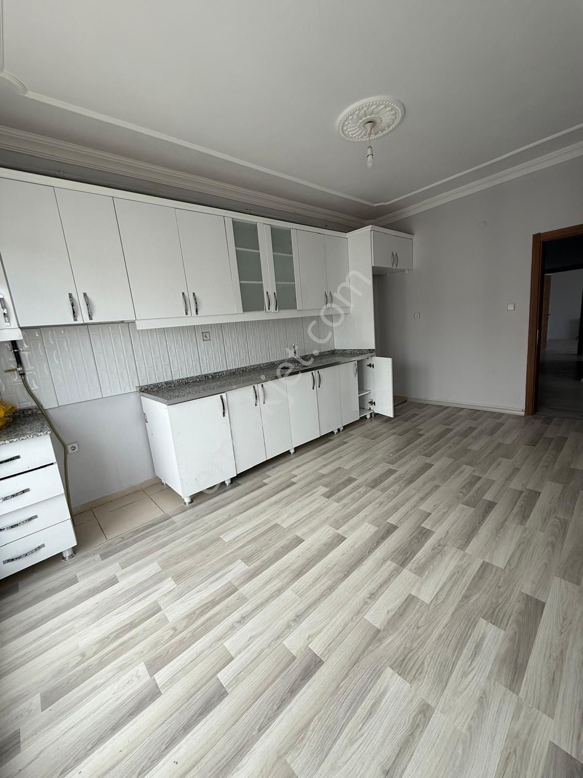 Sahra Emlaktan Yenikent Toki Devlet Hastanesi Arkası Kiralık Daire