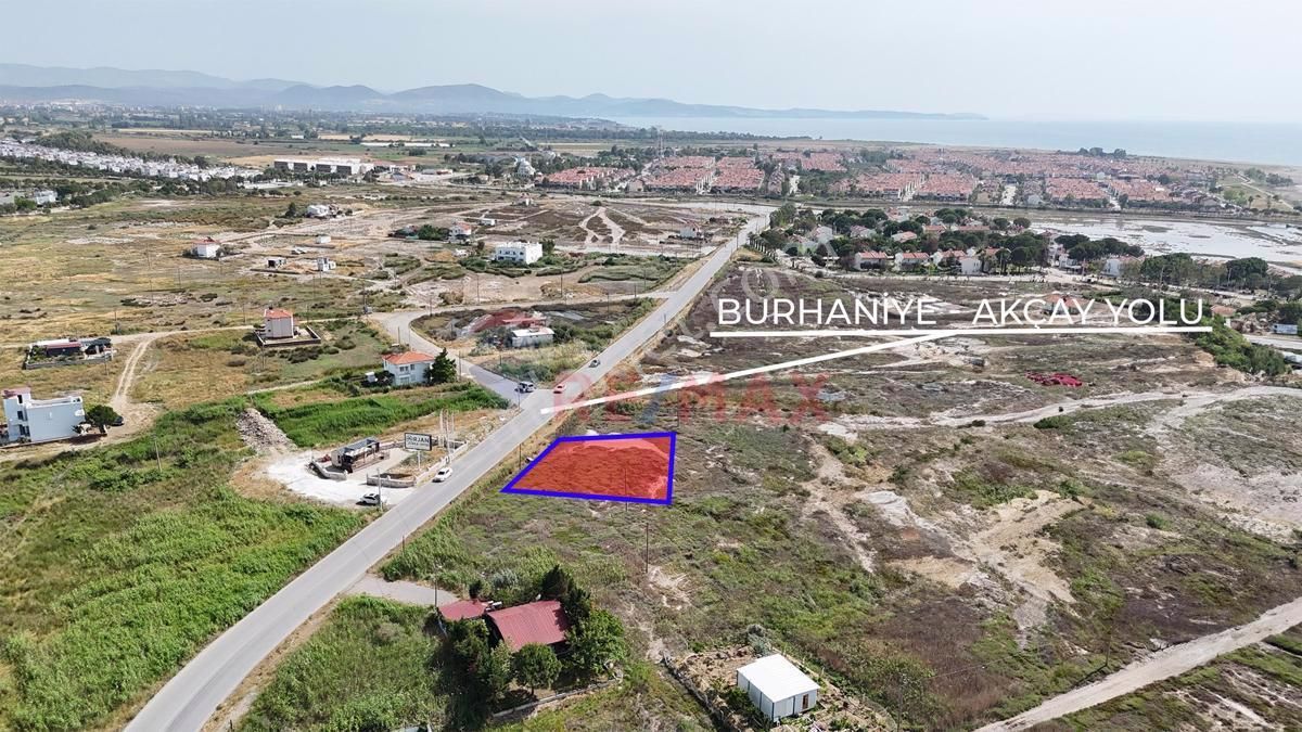 Re/max İnci'den Burhaniye Akçay Yolu Üzerinde Yatırımlık Arsa