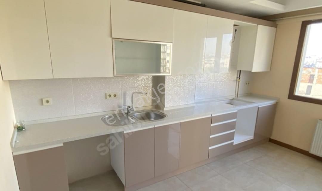 Akıncılar Mah. Site İçinde 120m2 Kapalı Mutfak 2+1 Satılık Daire