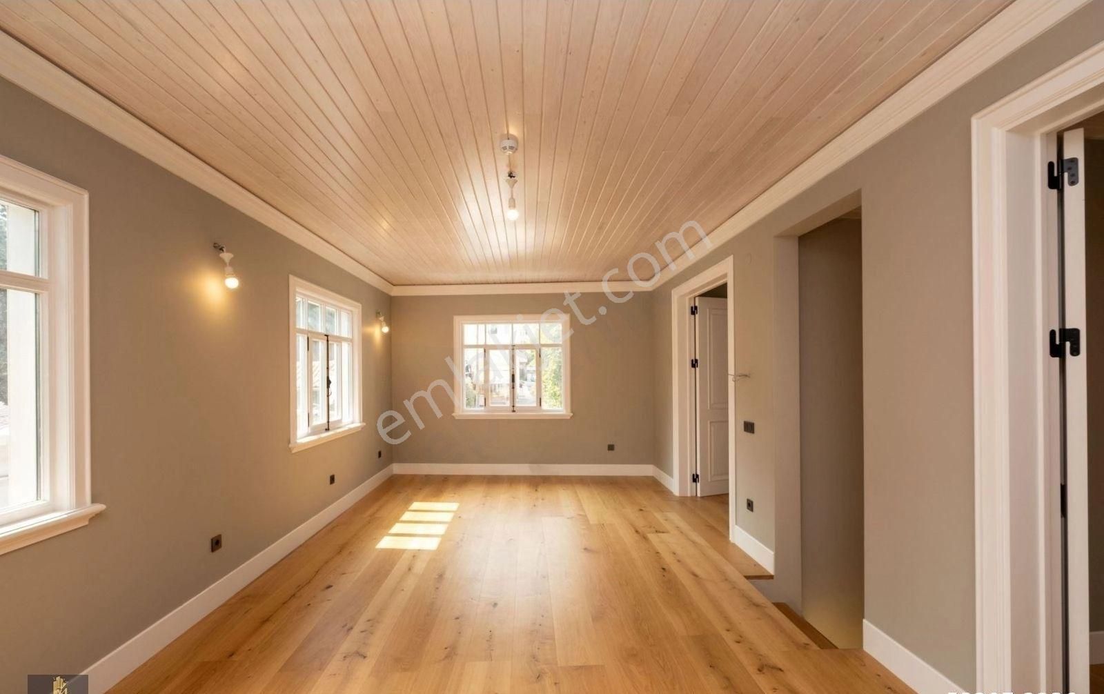 Yeniköy'de Cadde Üzeri Bahçeli Satılık Ofis - Görsel 19