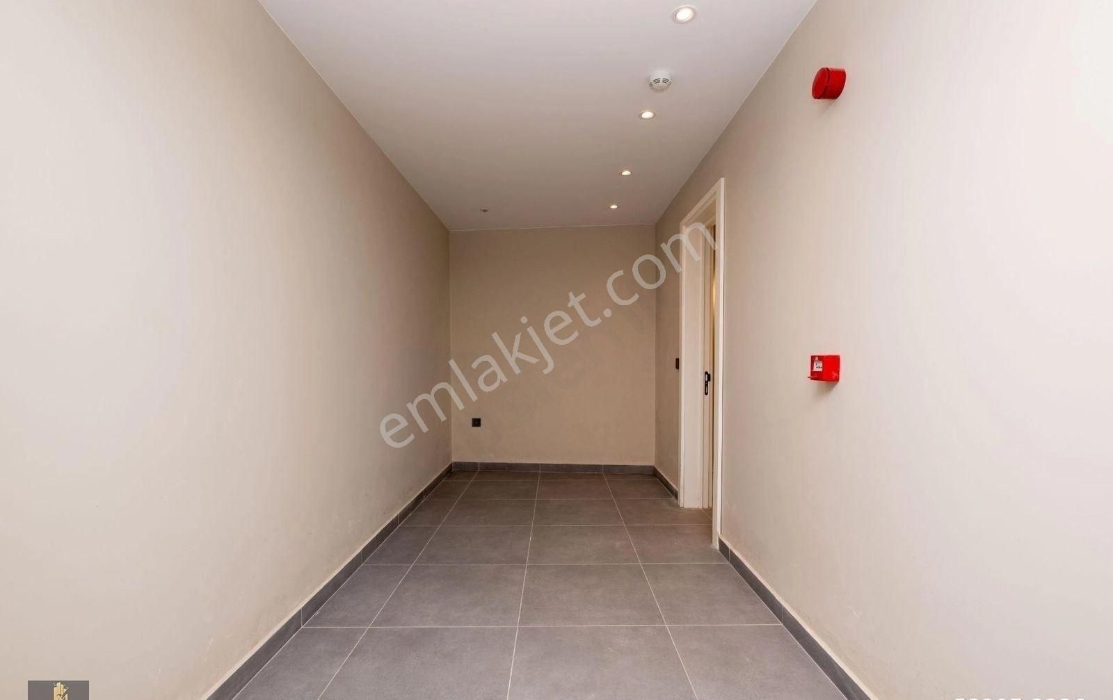 Yeniköy'de Cadde Üzeri Bahçeli Satılık Ofis - Görsel 25