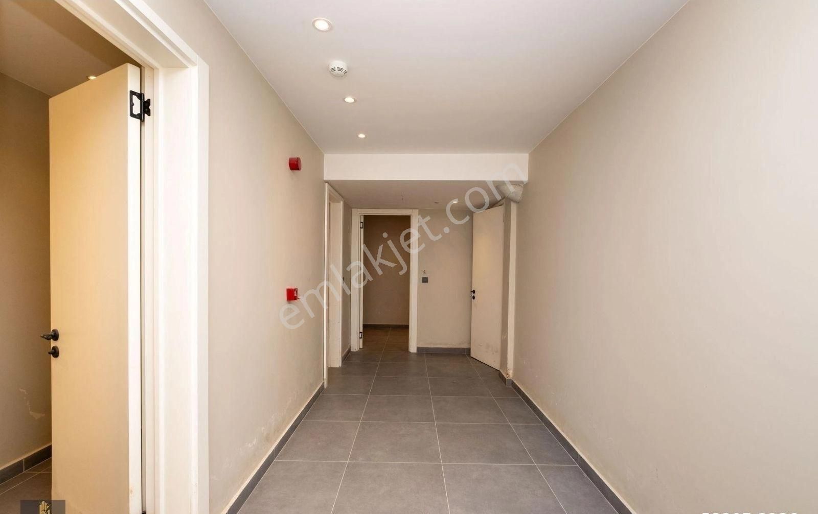 Yeniköy'de Cadde Üzeri Bahçeli Satılık Ofis - Görsel 24