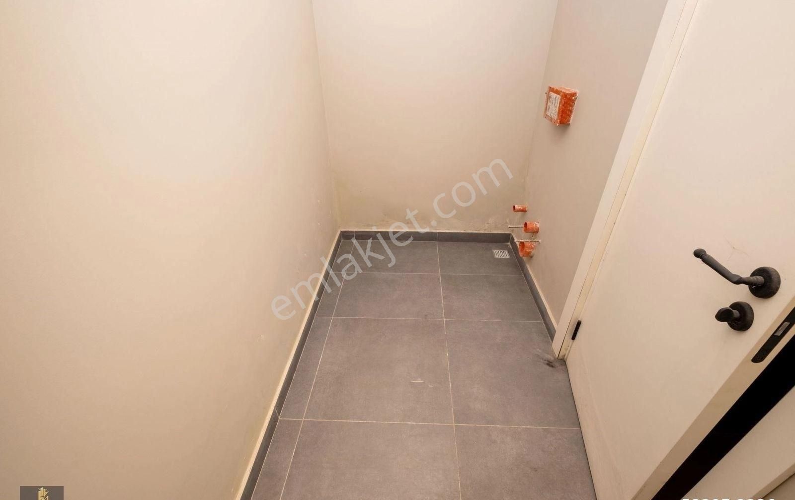 Yeniköy'de Cadde Üzeri Bahçeli Satılık Ofis - Görsel 35