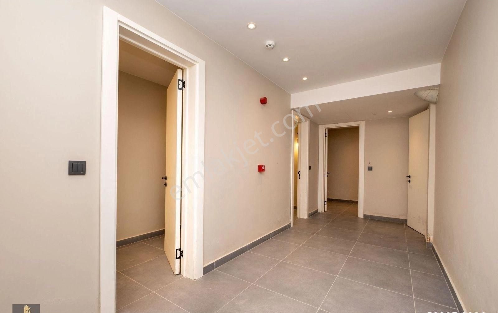 Yeniköy'de Cadde Üzeri Bahçeli Satılık Ofis - Görsel 28