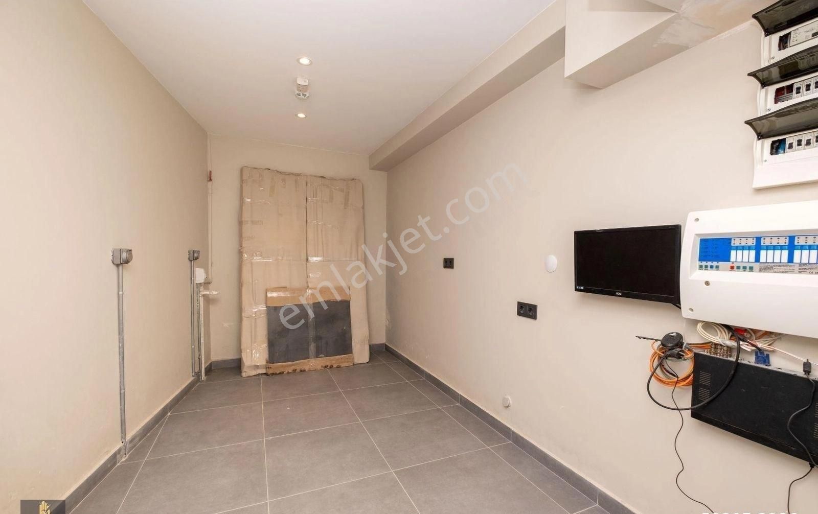 Yeniköy'de Cadde Üzeri Bahçeli Satılık Ofis - Görsel 18