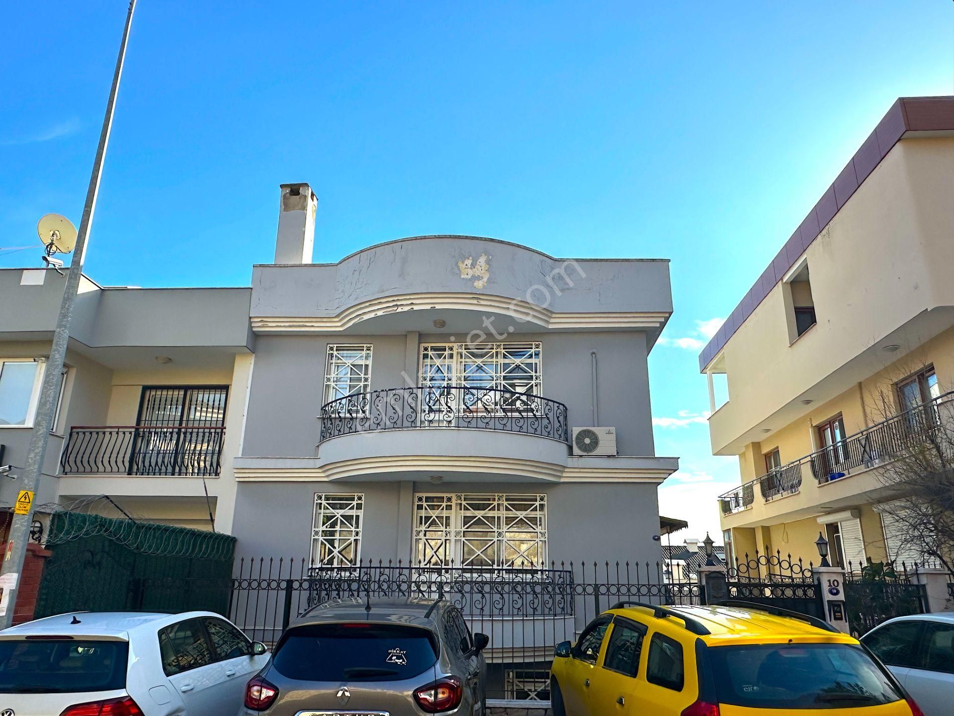 Muhteşem Konumda 4 Katlı Bahçeli Satılık 7+2 Teraslı Villa - Görsel 3