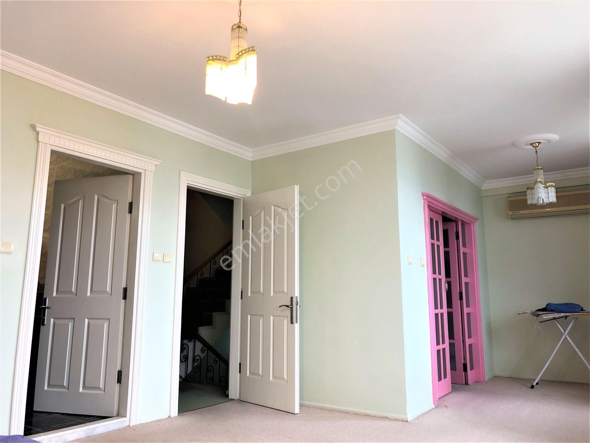 Muhteşem Konumda 4 Katlı Bahçeli Satılık 7+2 Teraslı Villa - Görsel 12