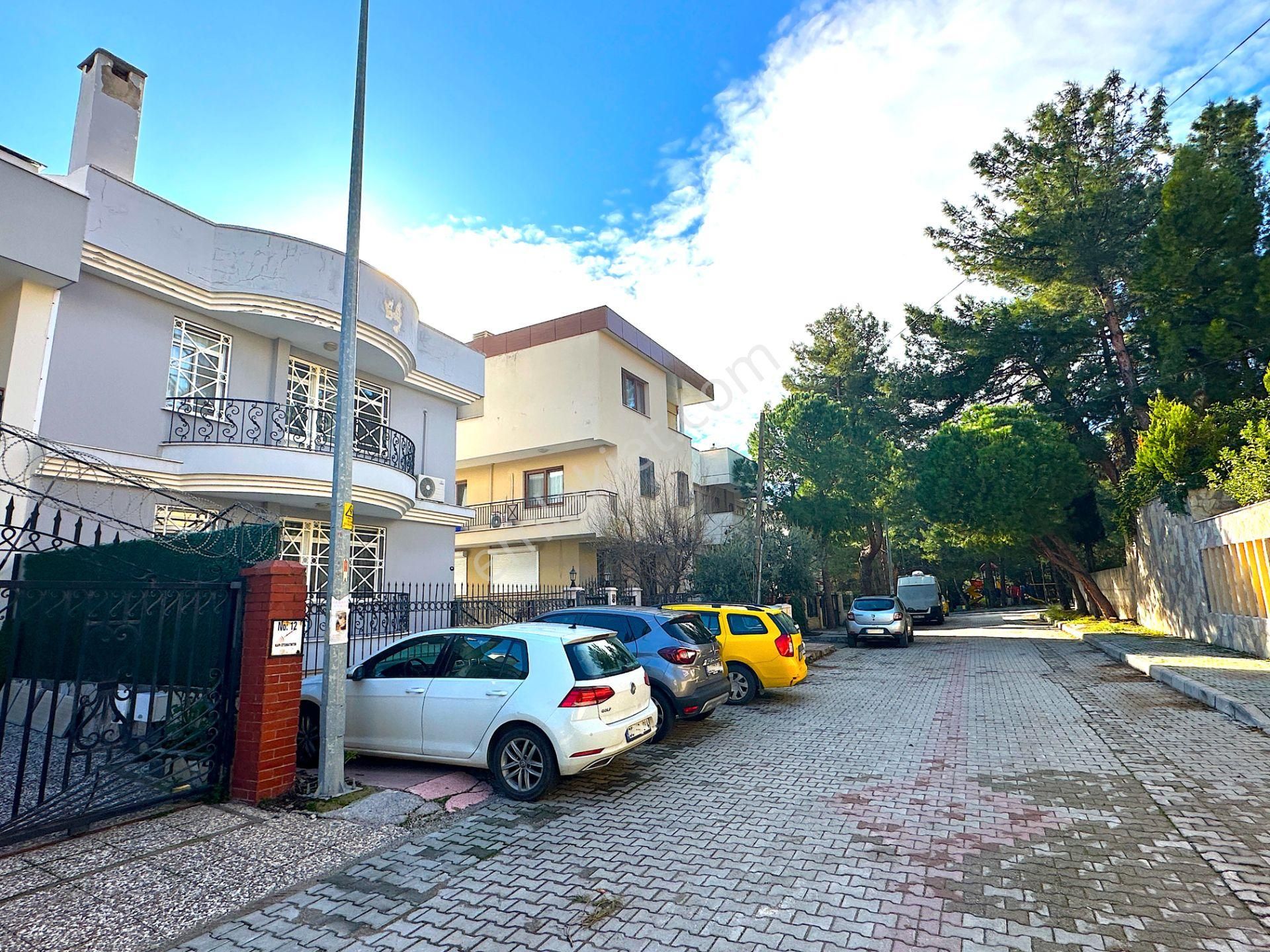 Muhteşem Konumda 4 Katlı Bahçeli Satılık 7+2 Teraslı Villa - Görsel 34