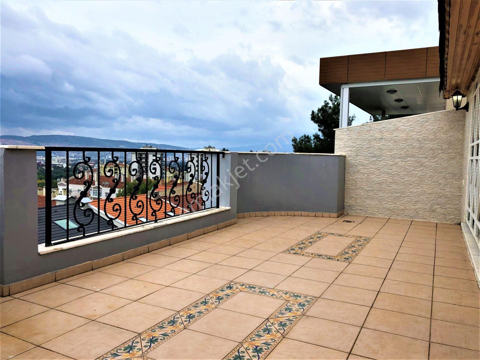 Muhteşem Konumda 4 Katlı Bahçeli Satılık 7+2 Teraslı Villa - Görsel 24