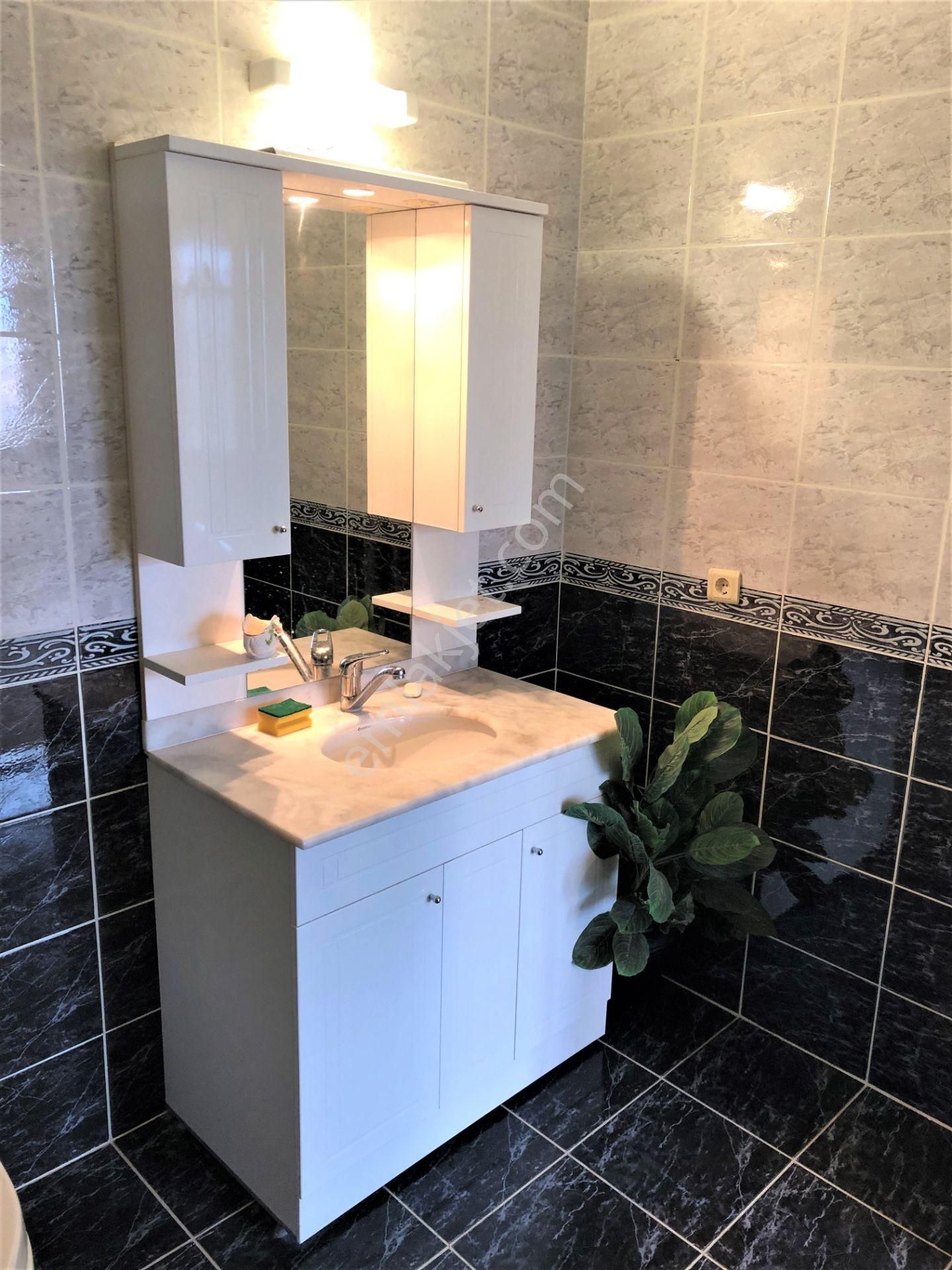 Muhteşem Konumda 4 Katlı Bahçeli Satılık 7+2 Teraslı Villa - Görsel 14