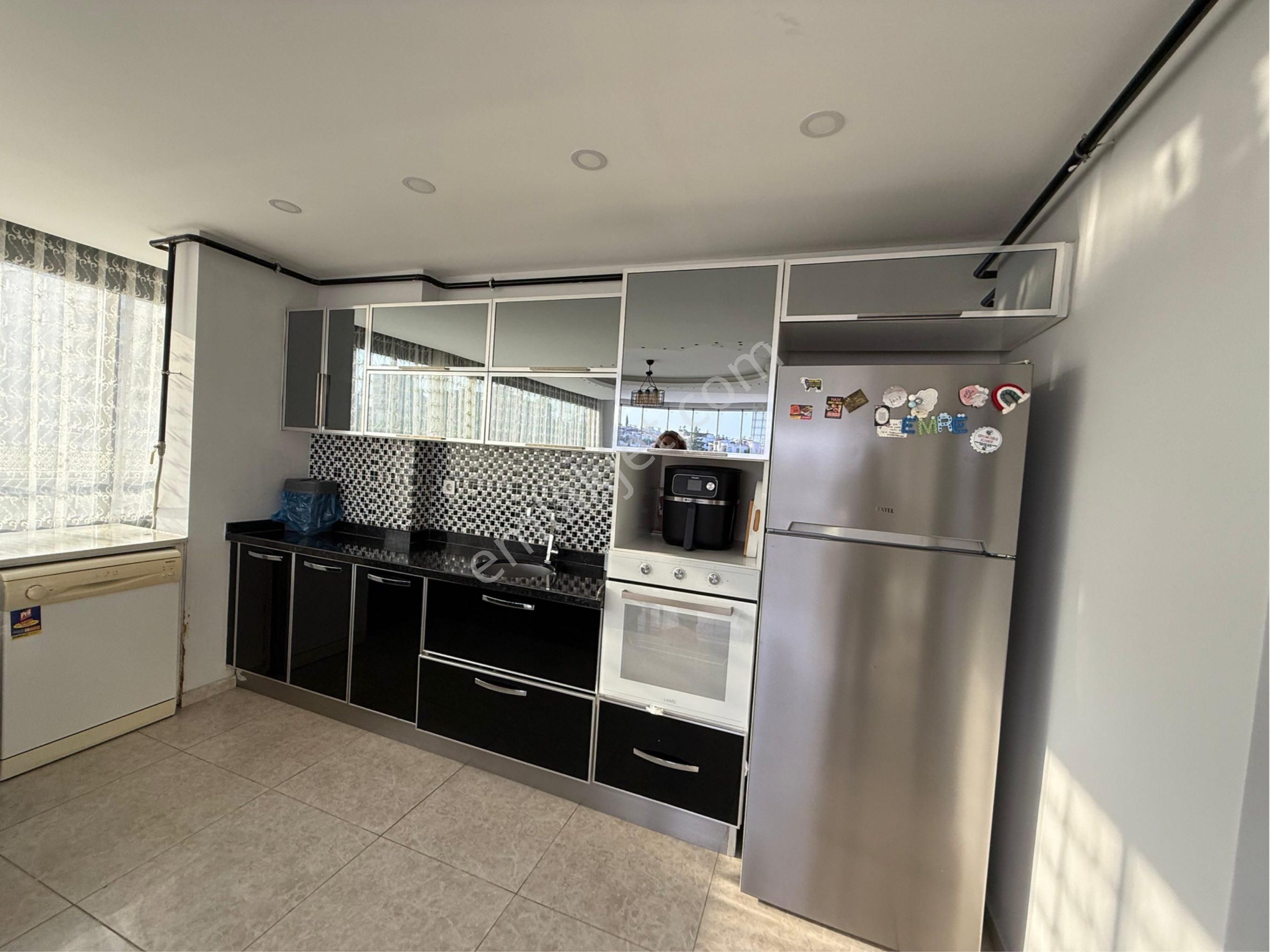 Kırklarsırtı Mahallesi Gold Cıty Sitesinde Satılık Daire