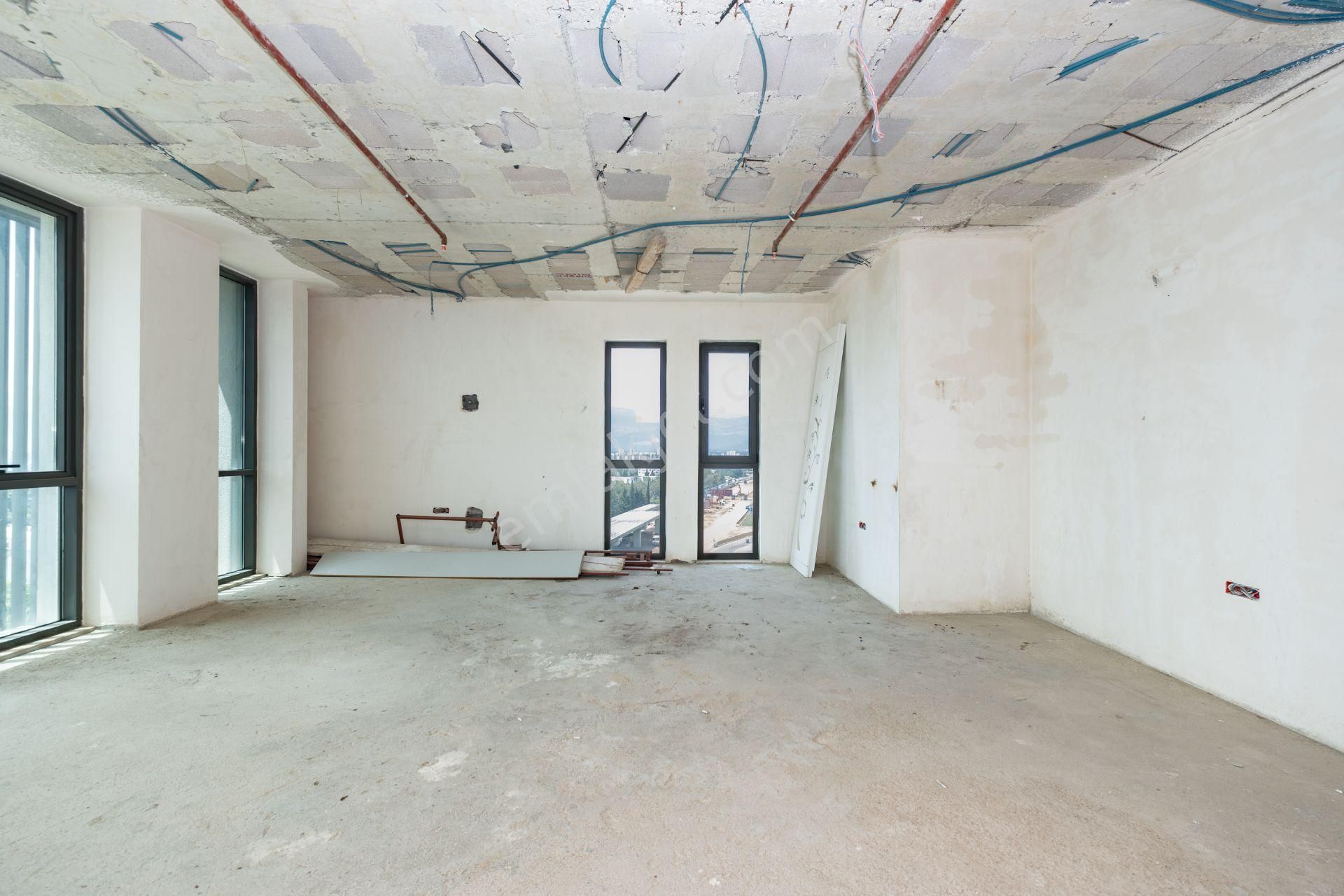 Full Deniz Manzaralı Plaza 'da 350 M² Ofis Katı