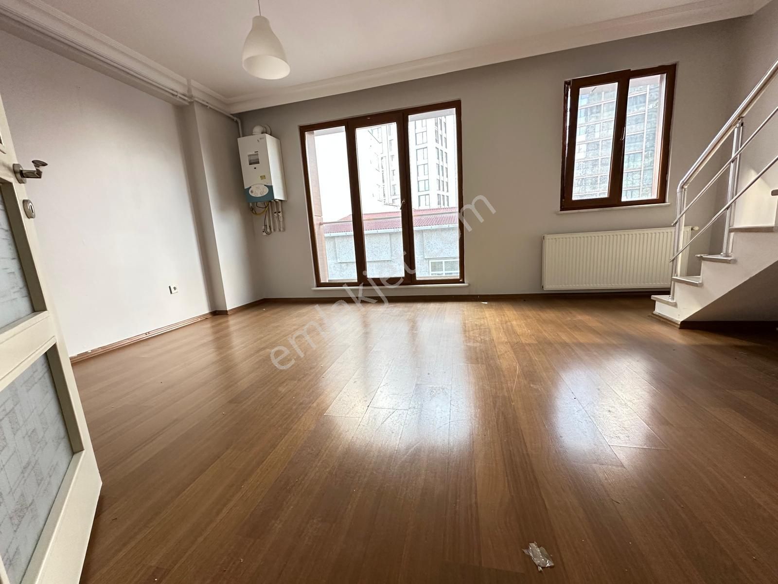 Emniyetevlerinde Metroya 2 Dk. 2+1 Kiralık Dubleks Daire,artum