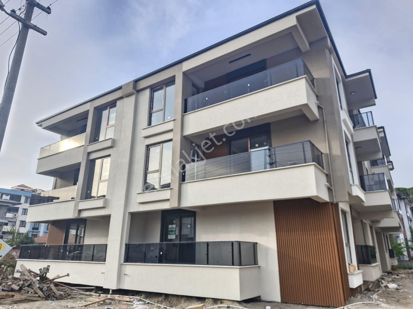 Gömeç Okalipstus Sokakta Muhteşem 2+1 Satılık Daire