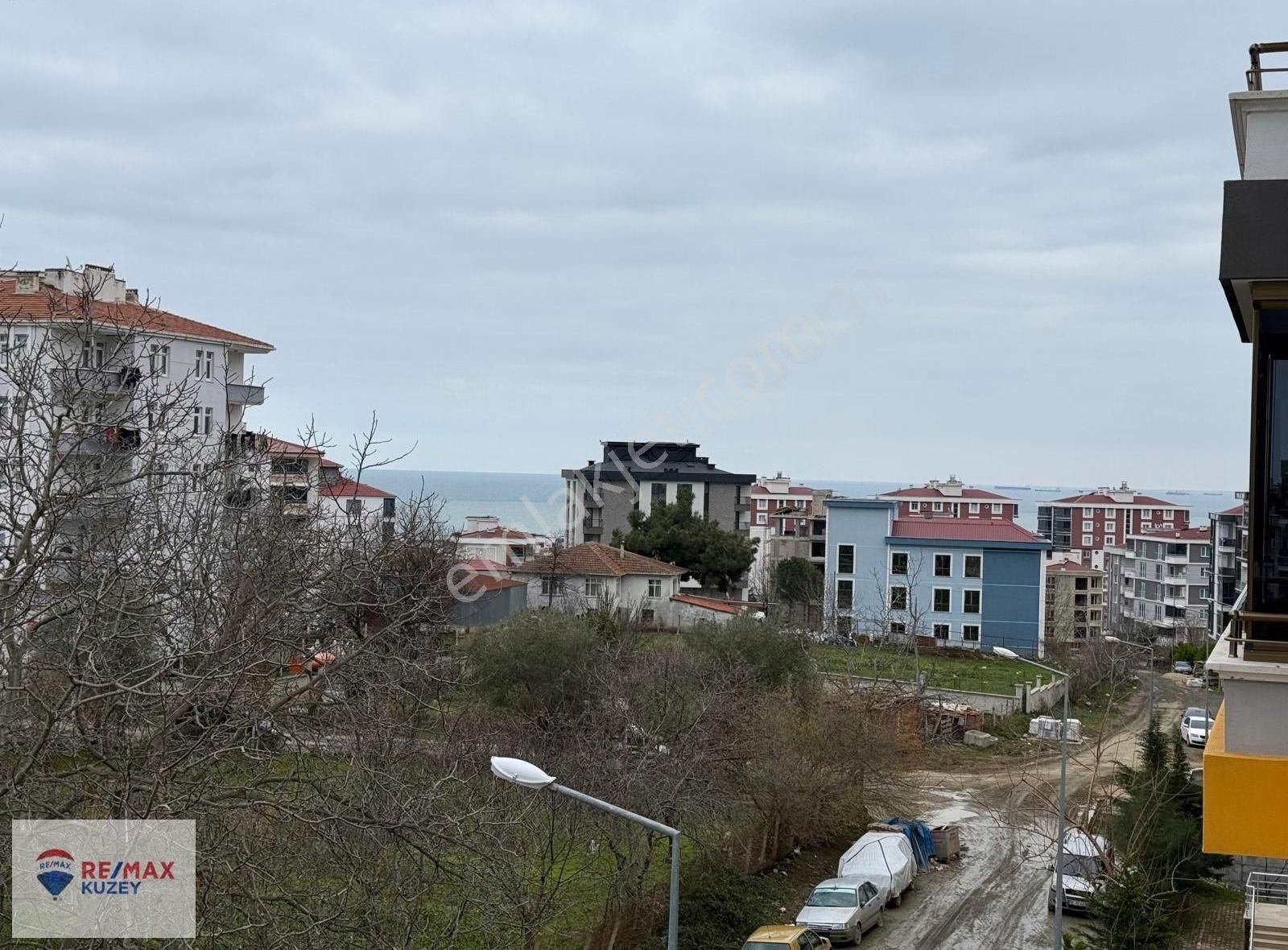 Tramvaya Çok Yakın Kiralık Geniş Ve Ferah 1+1 Daire
