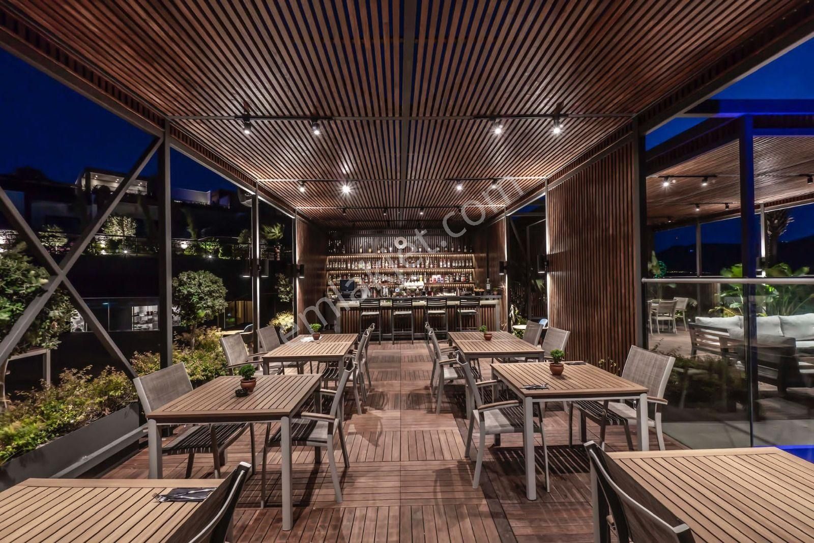 Bodrum Yalıkavak'ta Denize Sıfır Lüks Konsept 3+1 Villa - Görsel 2