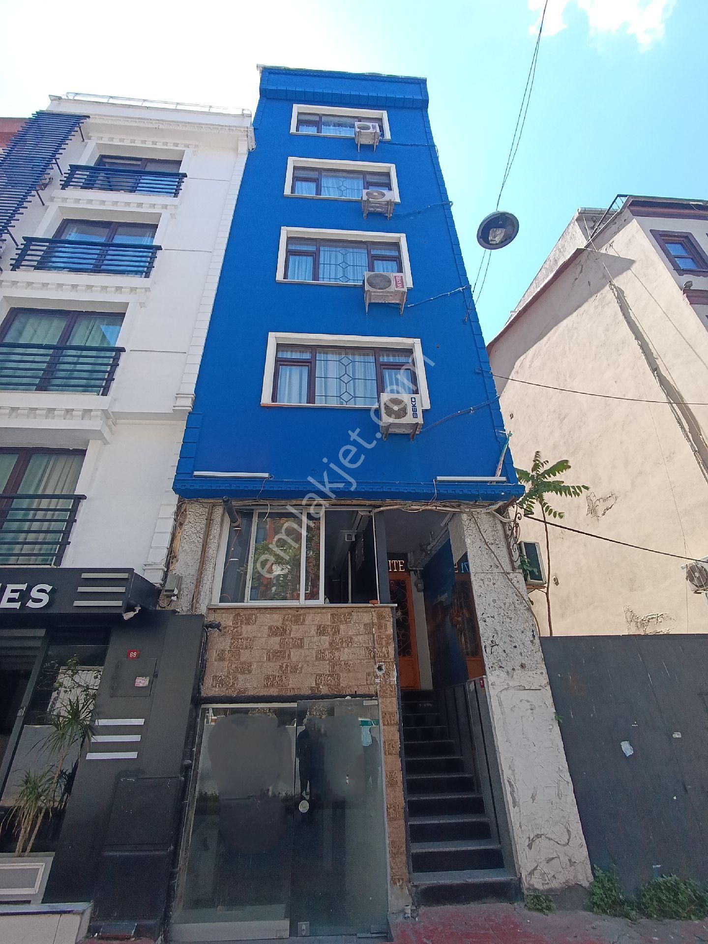 Taksim Kocatepe Mahallesinde Meydana Yakın Kiralık Boş Dükkan