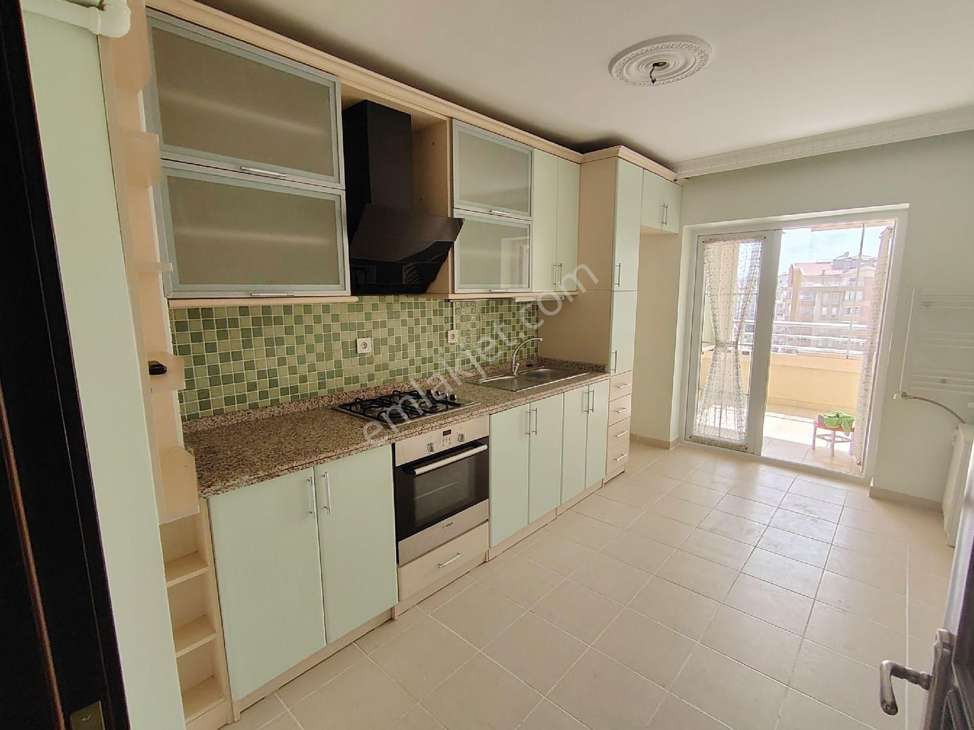 Ankara Mamak Ege Mah 7.katta Site İçinde 3+1 Kiralık Daire