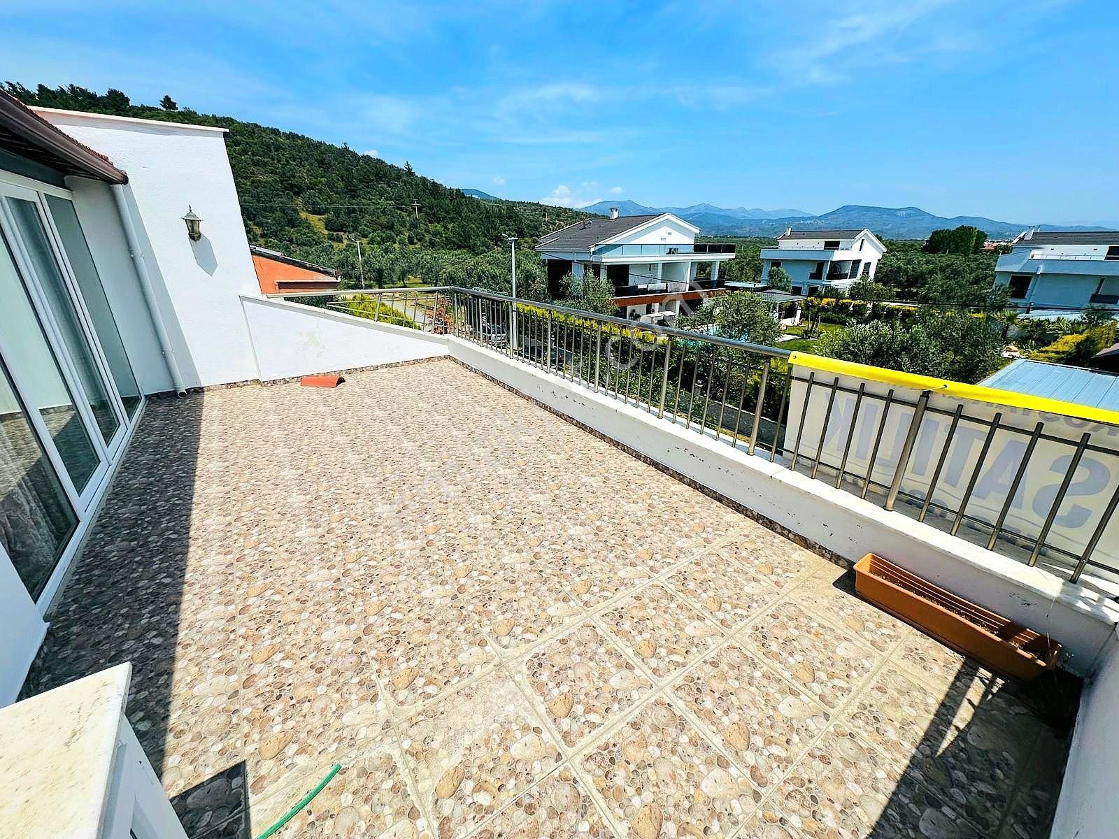 ▶ ▶ Akçay Körfez'den Doğa İle İç İçe Geniş Metrekareli 4+2 Satılık Villa