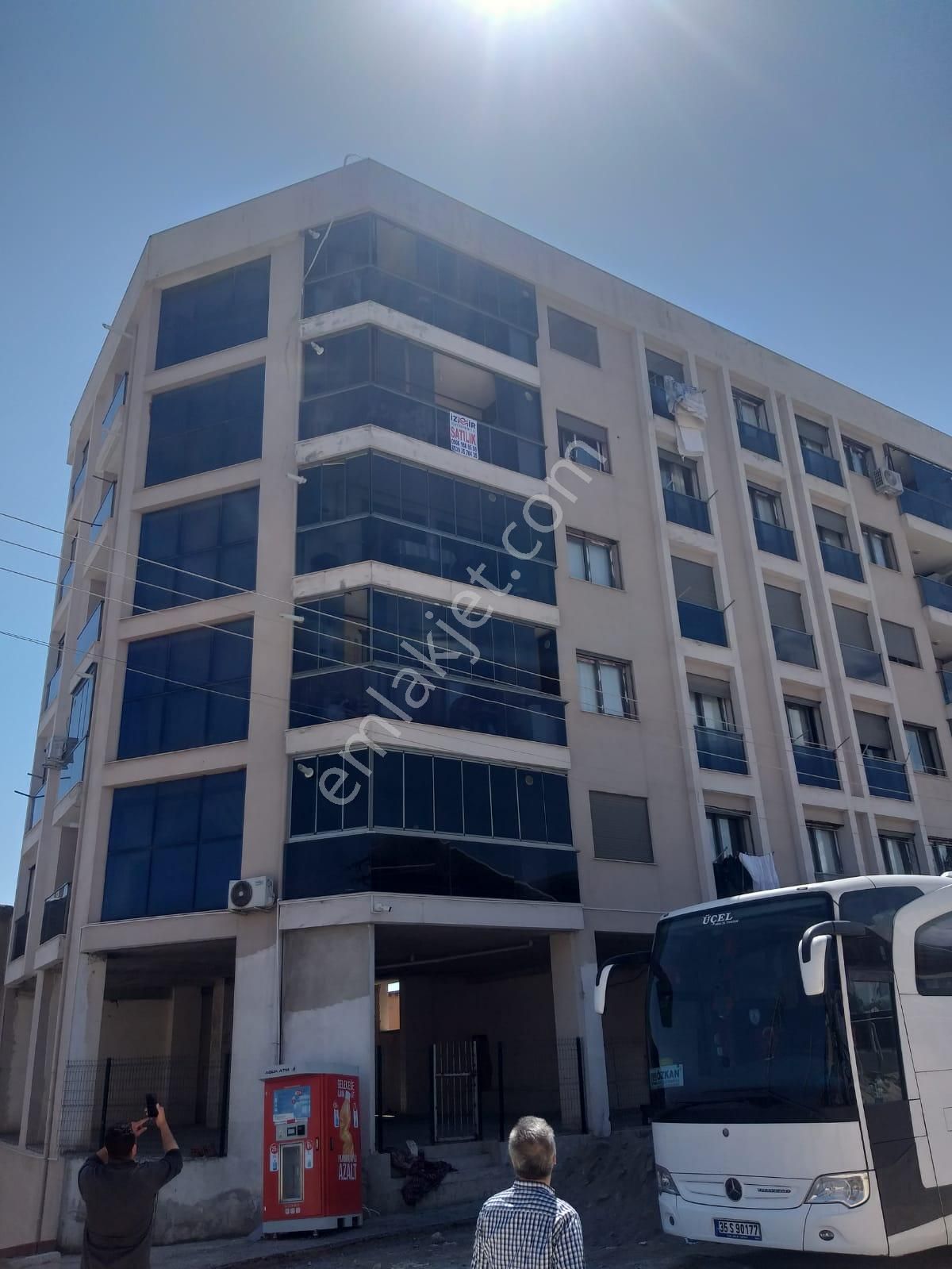 Bozyaka Pazaryeri Karşısı 2+1 D.gazlı Asansörlü Ayrı Mutfak 90 M2 Daire Satılık