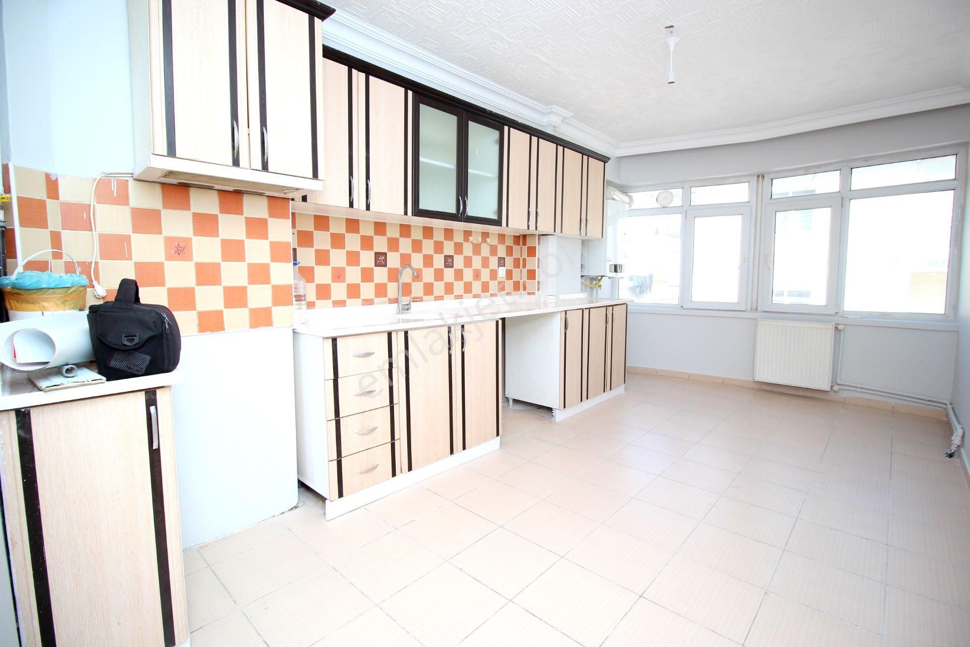 Emre Emlaktan Elvankent Topçu'da Geniş Full Yapılı 5+1 Kiralık Teras Keyfi