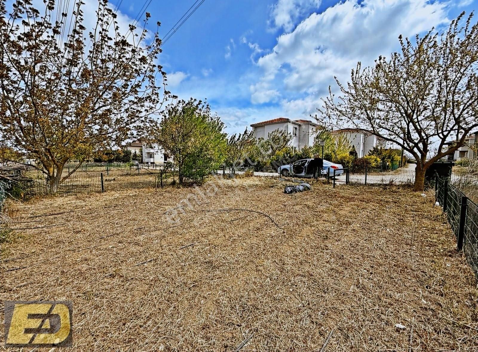 Ed Yapı'dan Site İçerisinde 1600m2 Çift Bahçeli 3 Katlı Villa !!