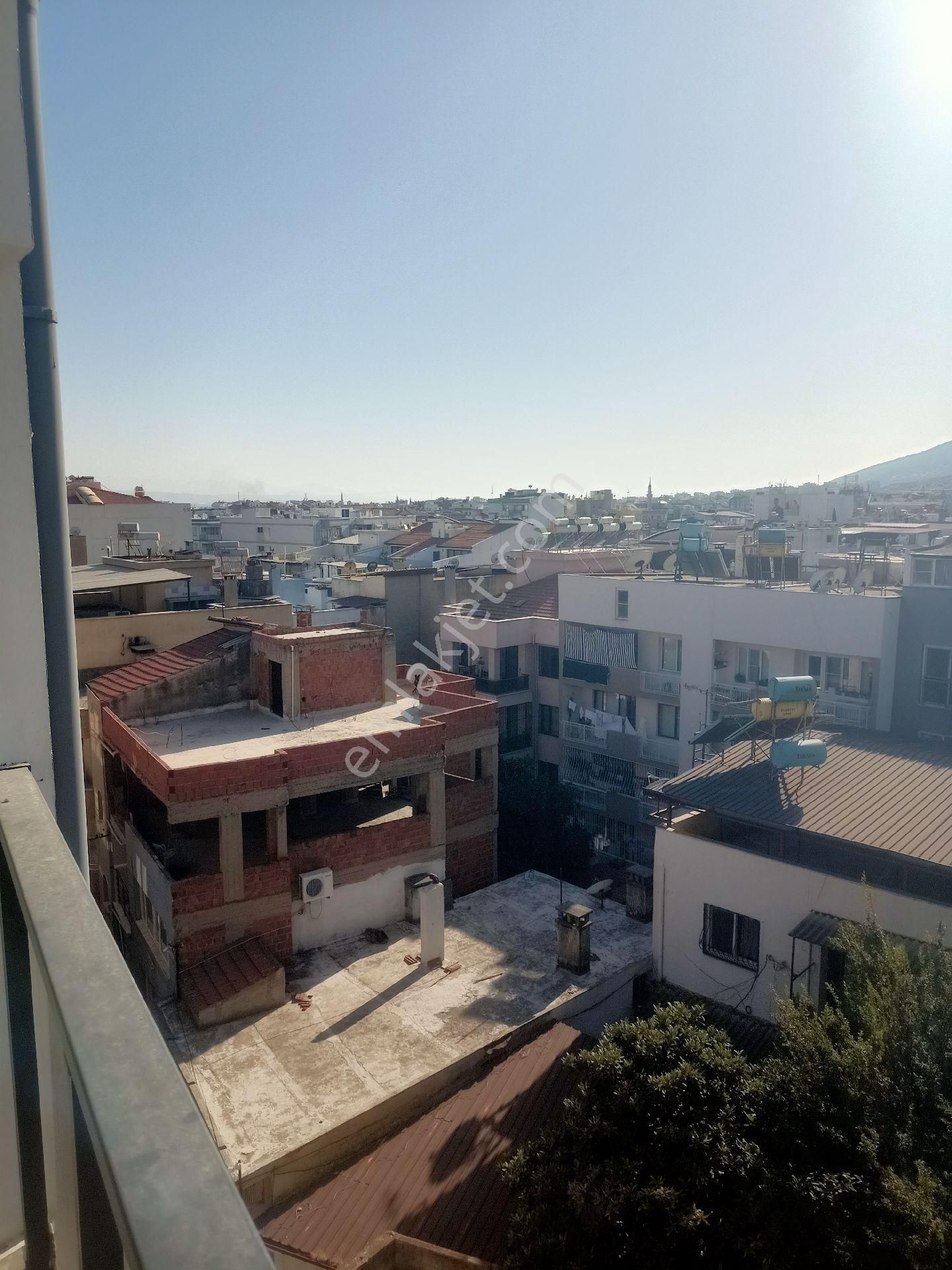Söke Konak Mahallesinde Ferah Satılık Ara Kat Daire
