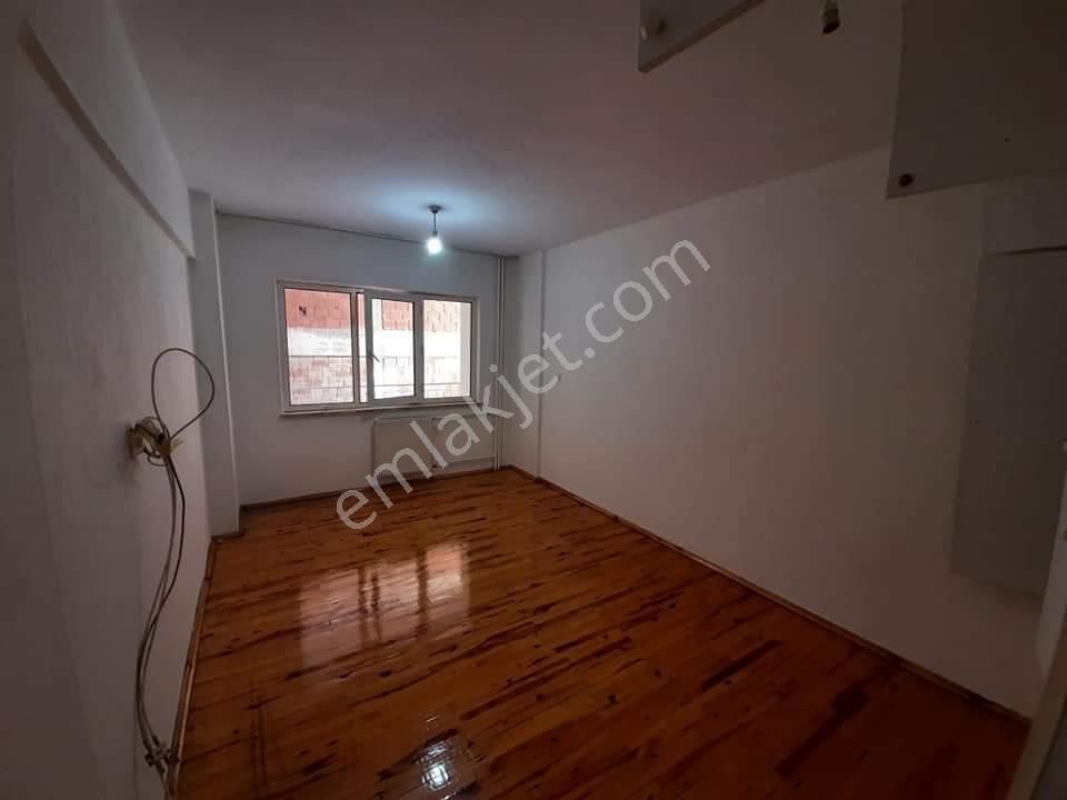 Çetinkayadan Istıklal Cad.asansorlu Arakat Kiralık 3+1 Daire