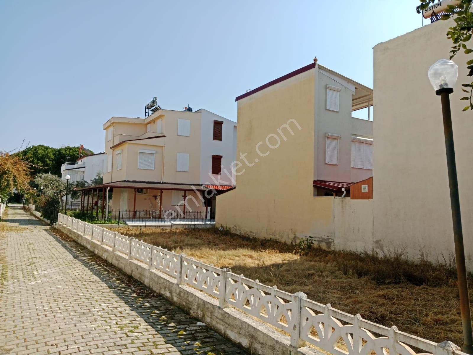 Denize 350 Metre Site İçinde 175m2 Arsa 15/30 İmar