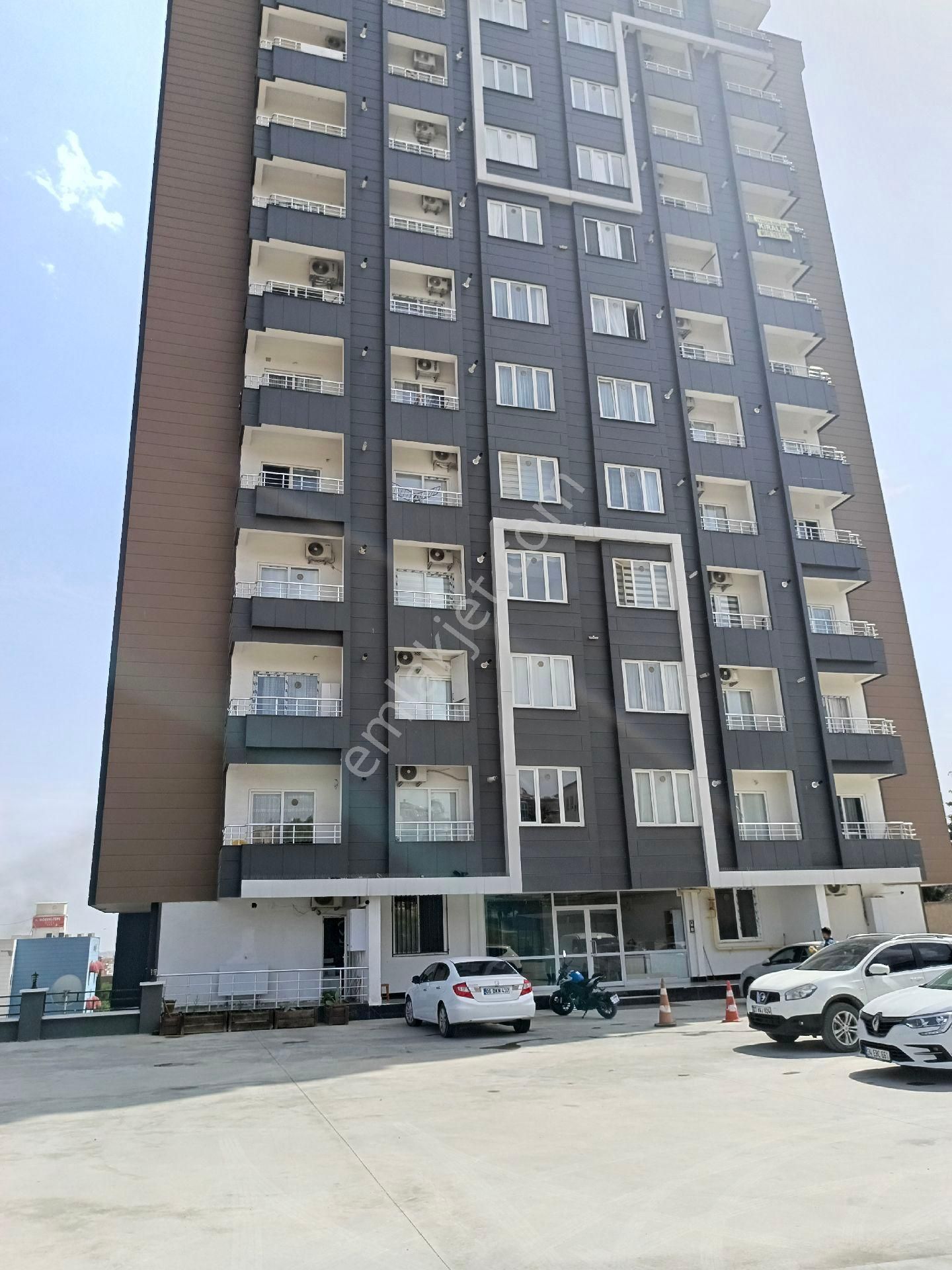 Realty World Hasan Taşdemir'den Merkezde Urfacity Avm Karşısı 2+0