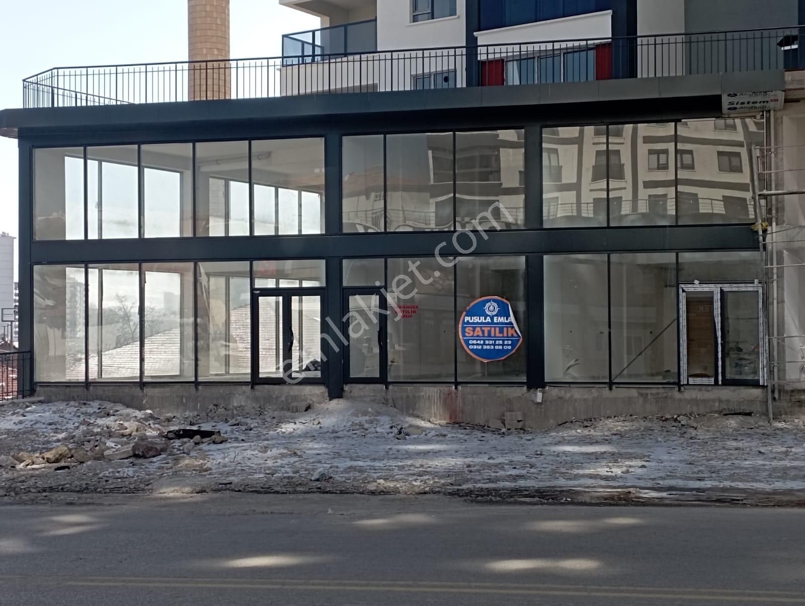 Pusula'dan Ulubey Mehmet Akif Ersoy Cadde Üzeri Geniş Vitrinli 96 M² Satılık Dükkan