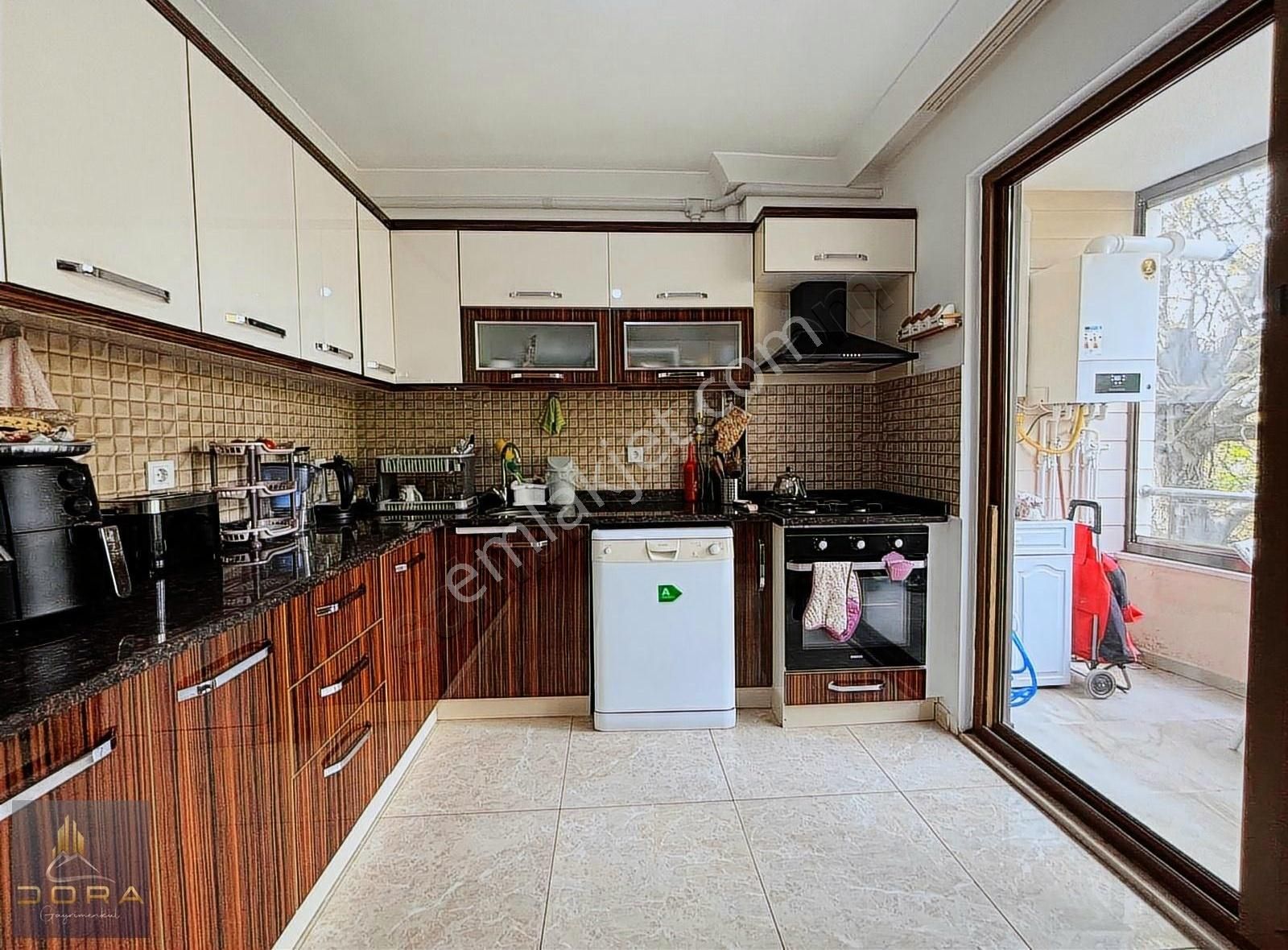 Dora Dan Satılık Ebeveyn Banyolu Geniş 3+1 Daire