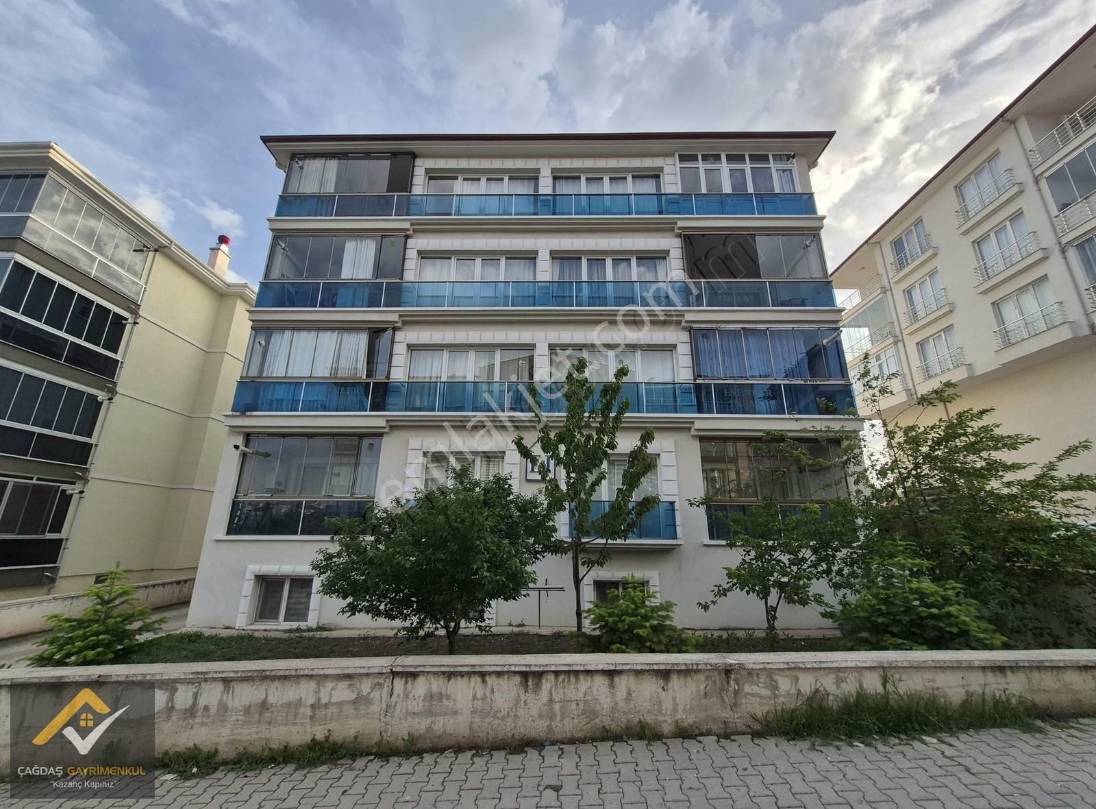 Çağdaş Gayrimenkul'den Merkezi Lokasyonda Kiralık 1 + 1 Daire