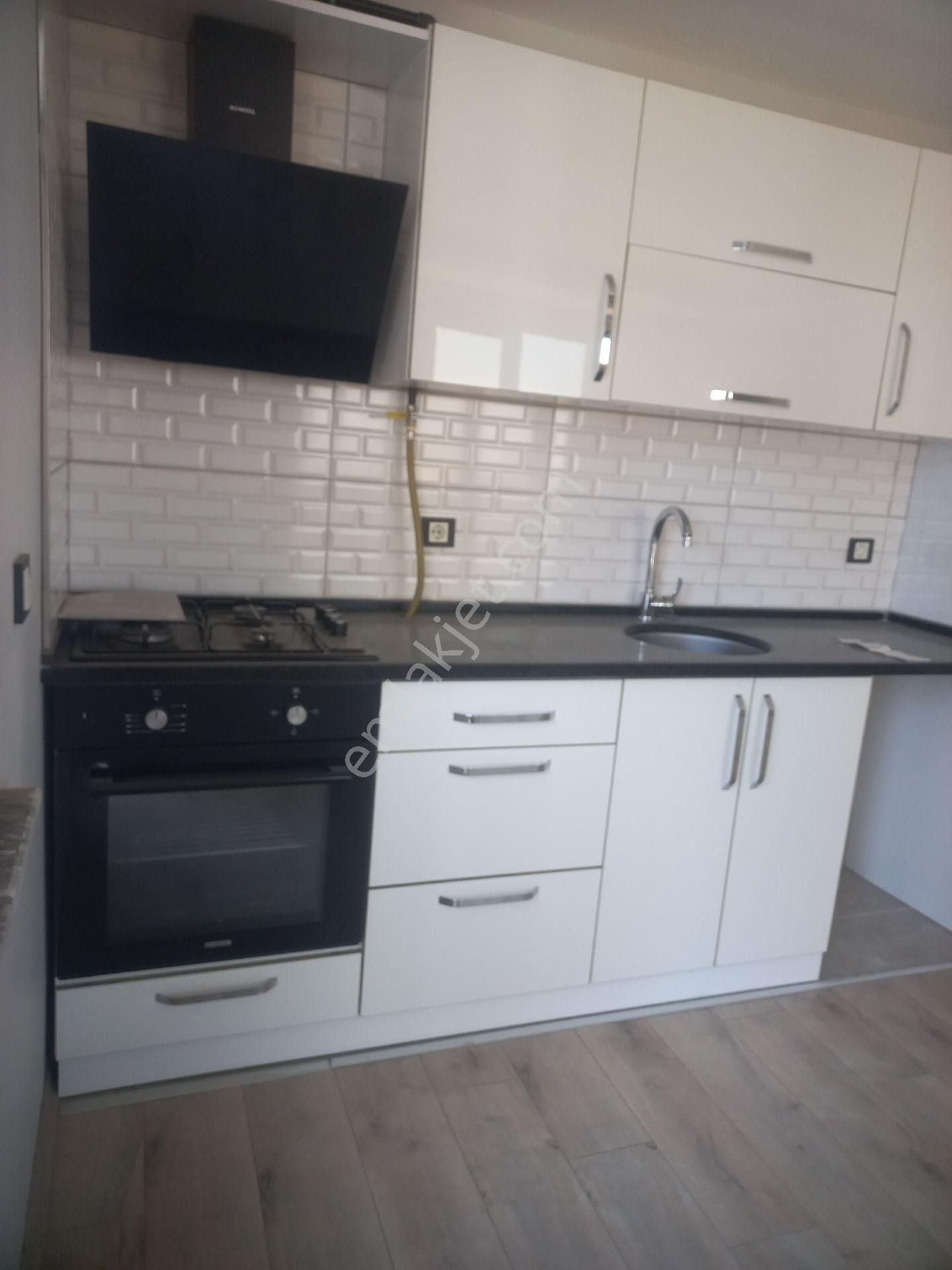 Cağaloğlu Üstünde Koridorlu Kaliteli 1+1 Eşyasız