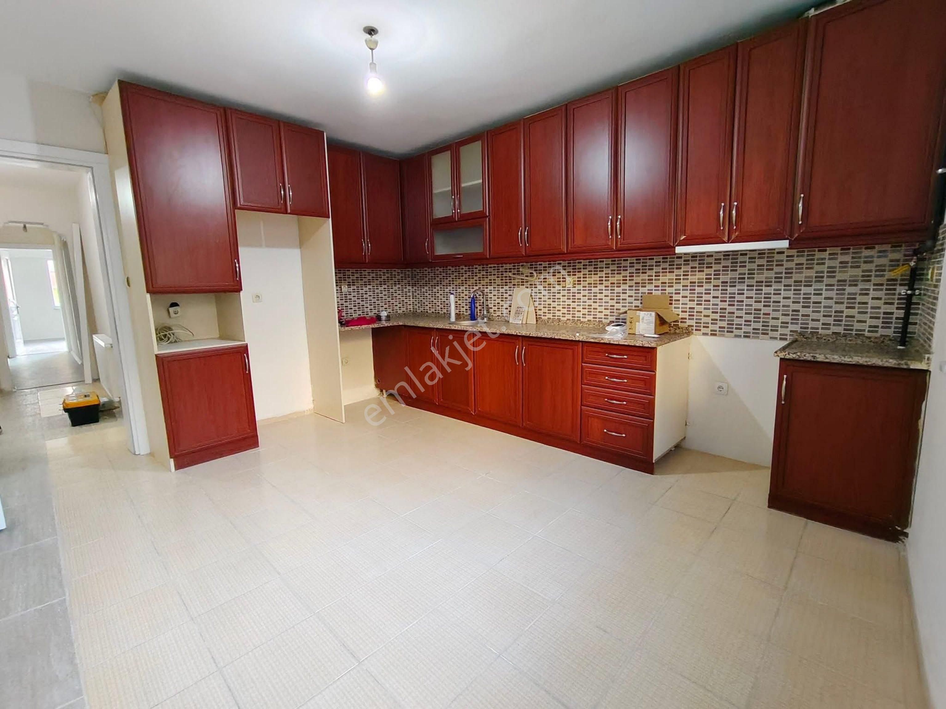 Şirinevlerde Doğalgazlı Kiralık 3+1