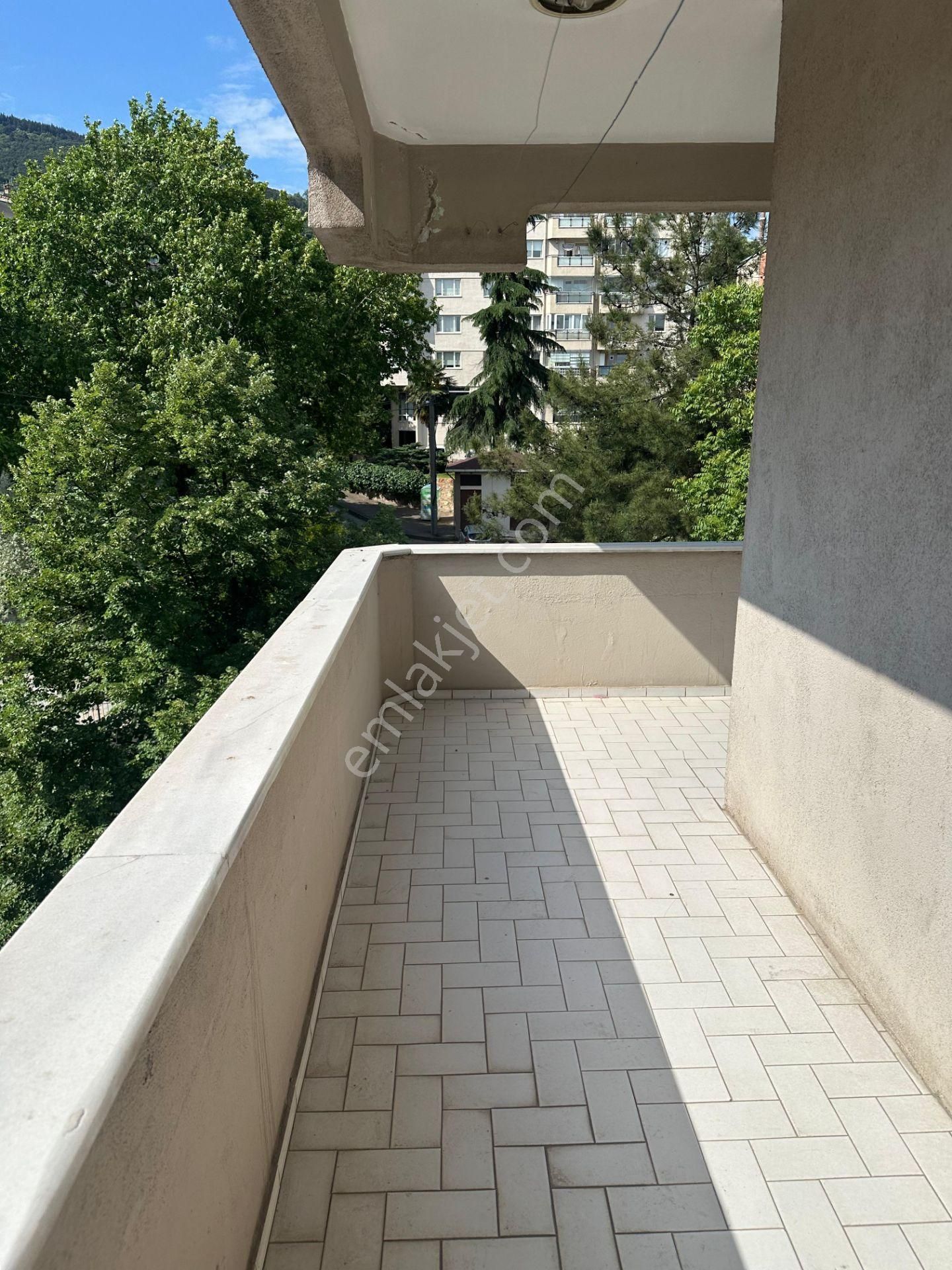 Kükürtlü Ana Cd.üzerinde 3+1 135 M2 Asansörlü Masrafsız Kiralık