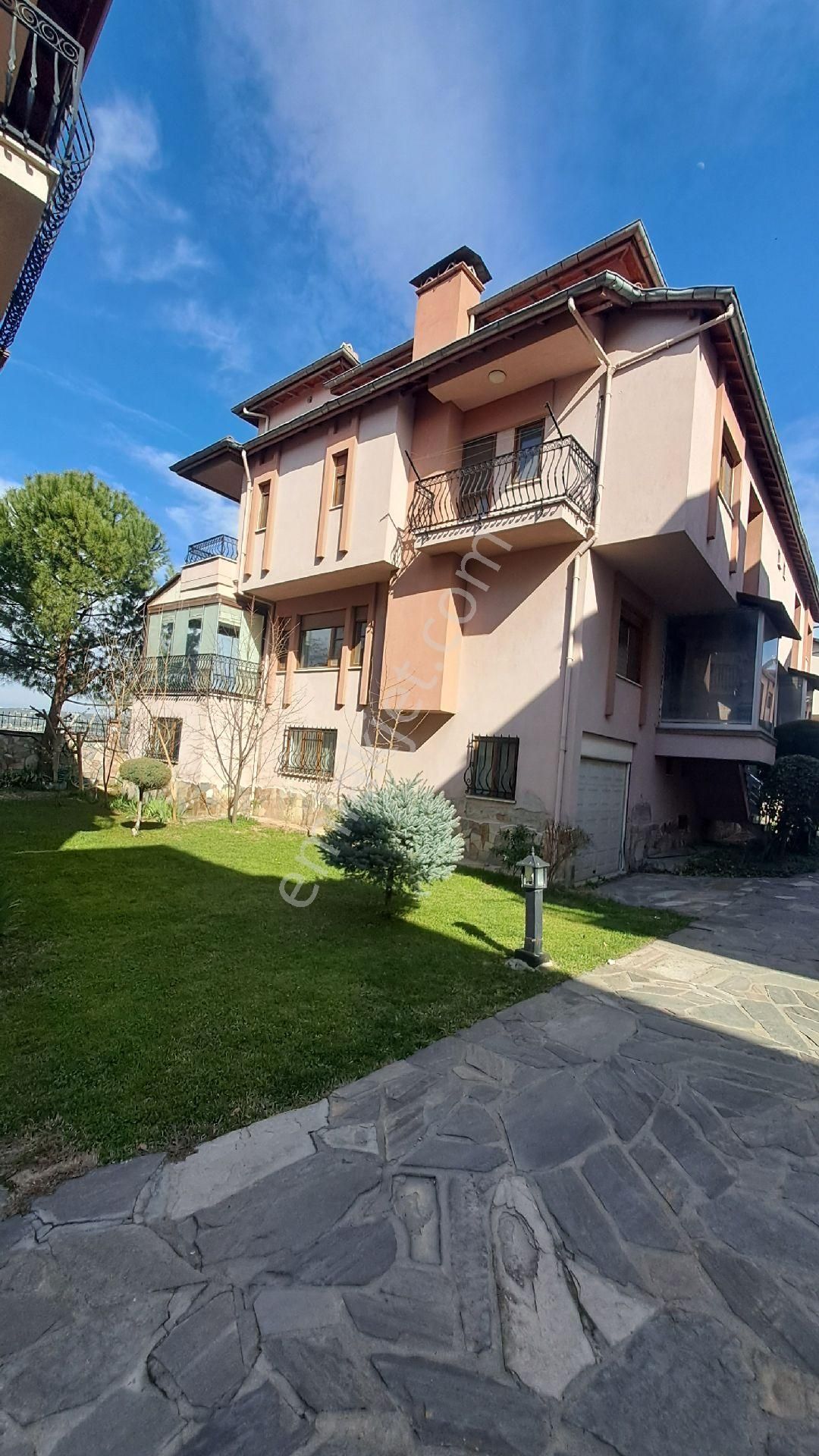 Denizli Bağbaşı Mahallesinde Tripleks Muhteşem Villa