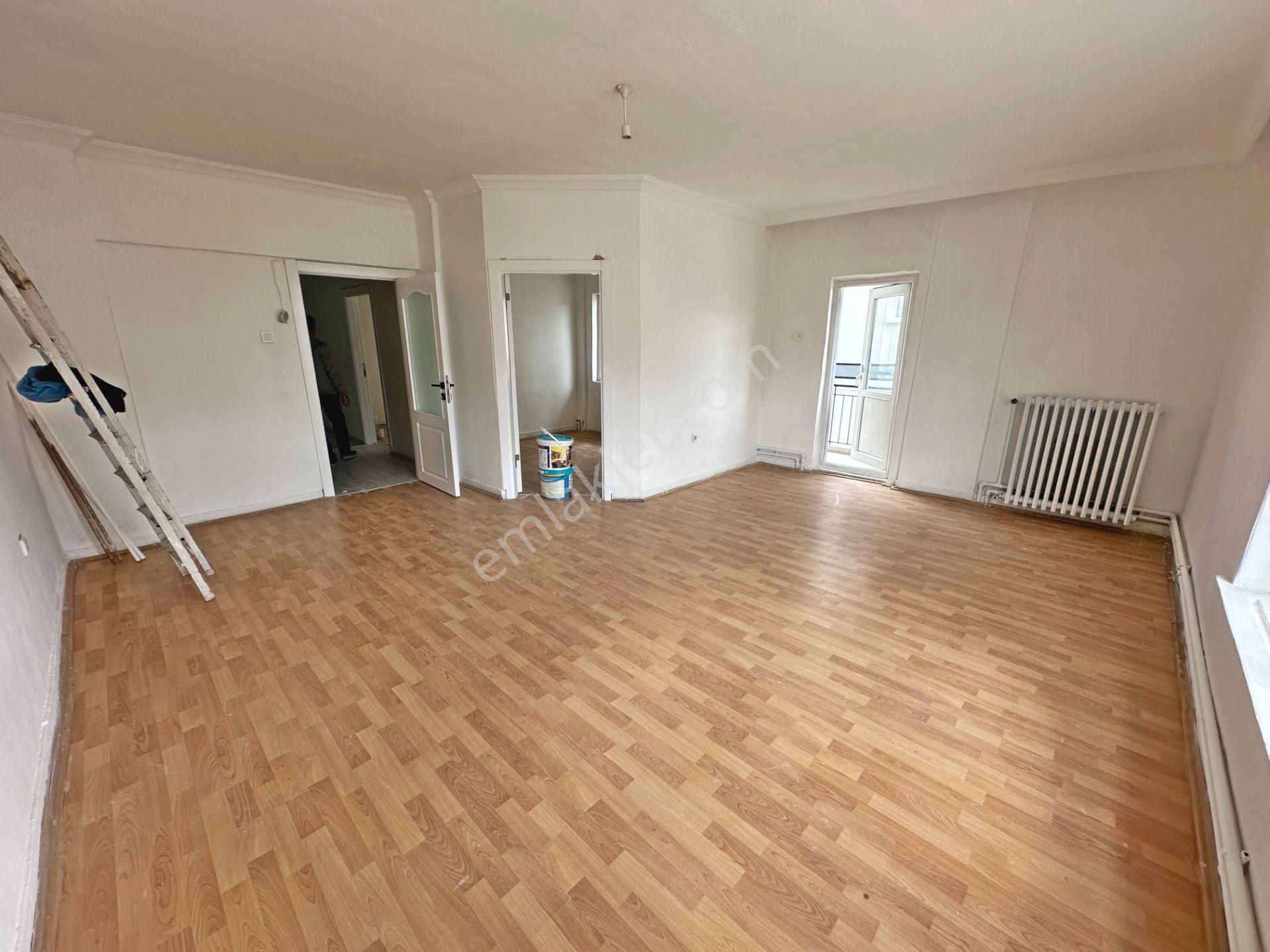 Tıp Fakültesi Cadde Yakınında Ara Katta Ön Cephede 3+1 Kiralık Daire