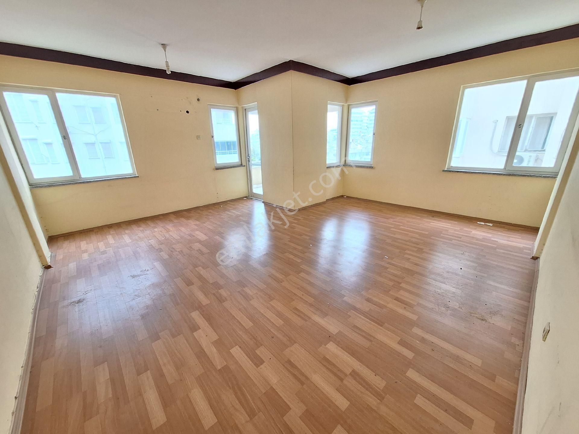 Antalya Muratpaşa Kızılsaray Mahallesinde Ara Katta Asansörlü Kiralık 2+1 Daire